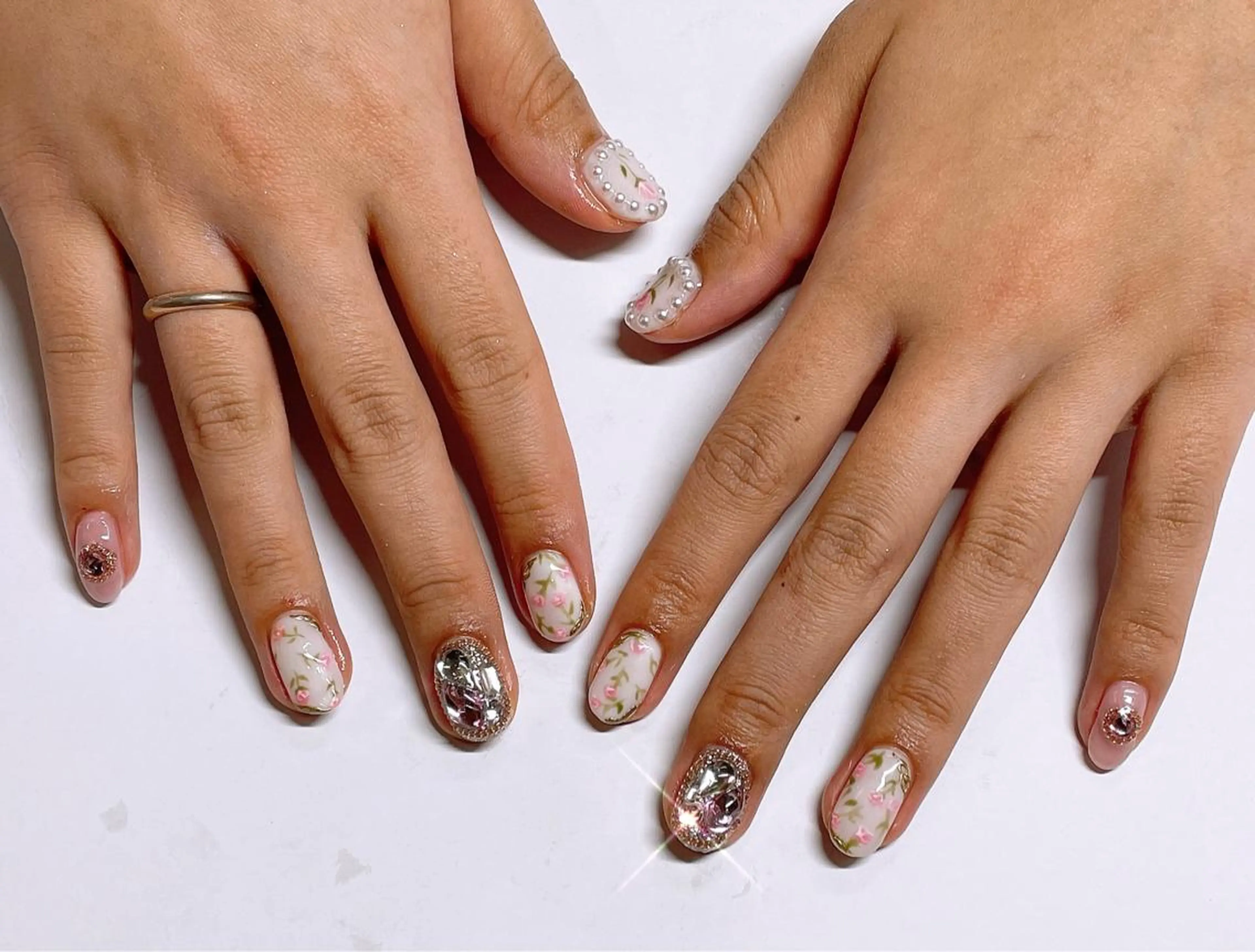 ネイル ハンドネイル VIERU 🌈🎀💖のネイルデザイン