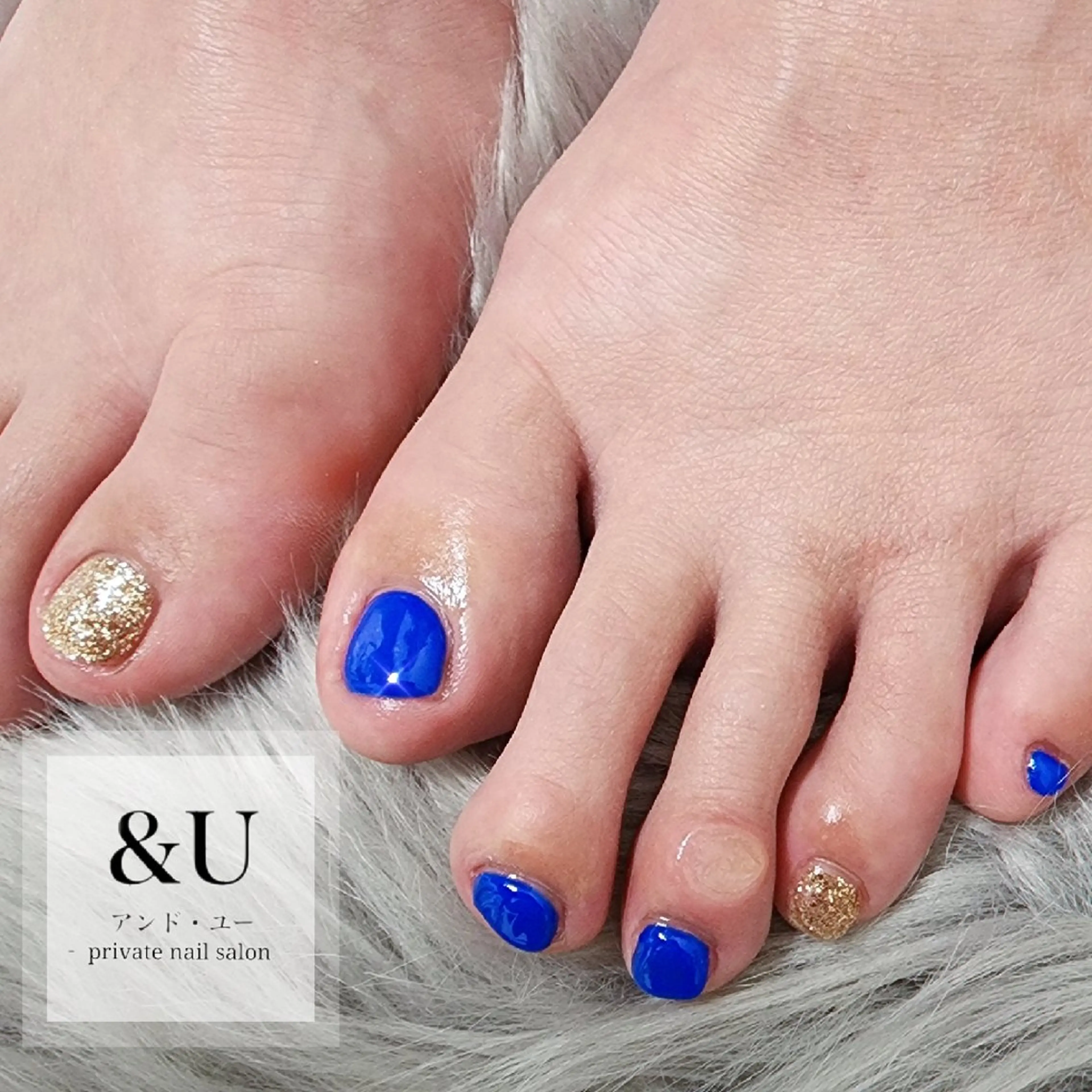 ネイル ゴールド フットネイル ＆Ｕ (アンド・ユー)のネイルデザイン
