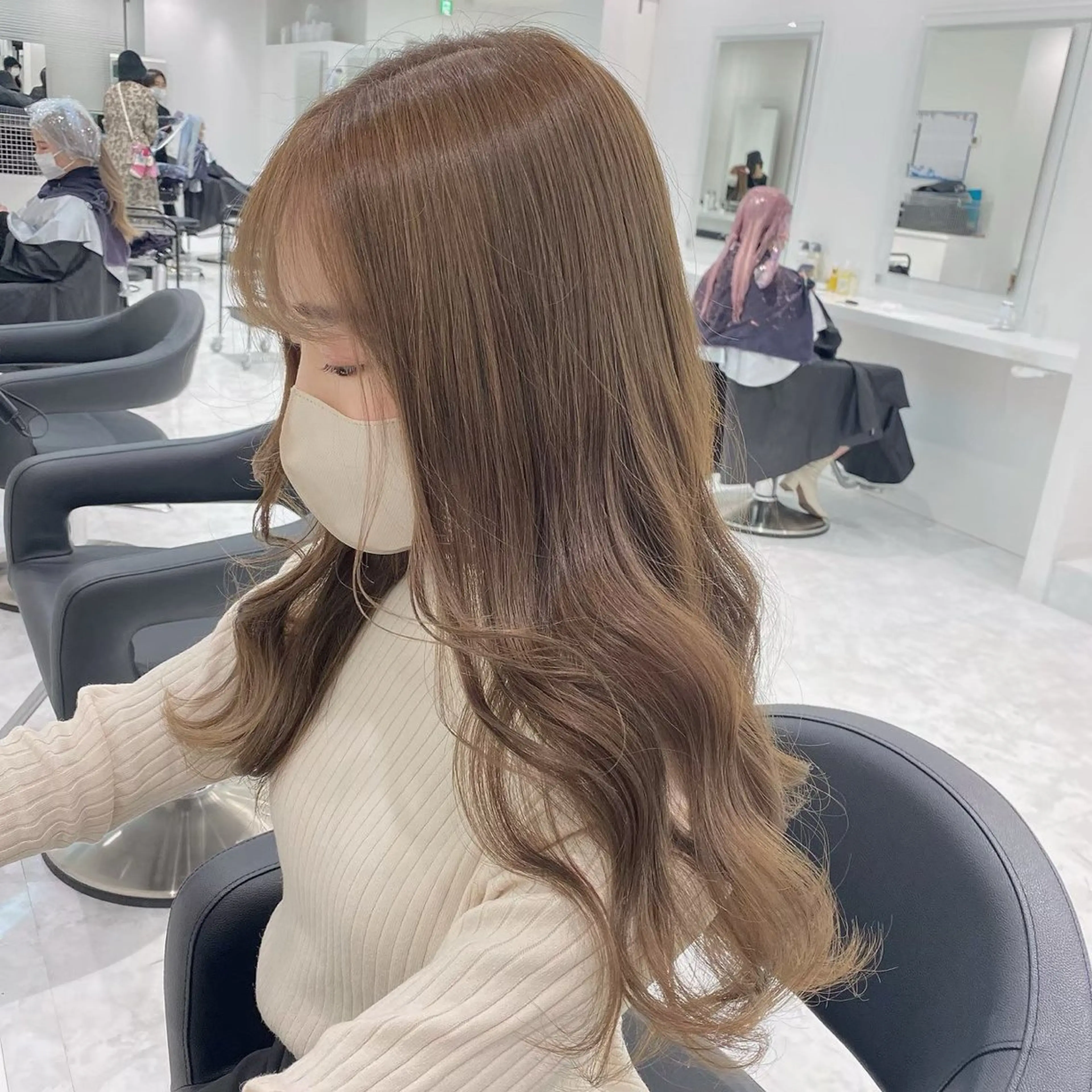 セミロング カラー ヘアアレンジ 🫧モテる💗ダメー ジレスハイトーン🫧のヘアスタイル