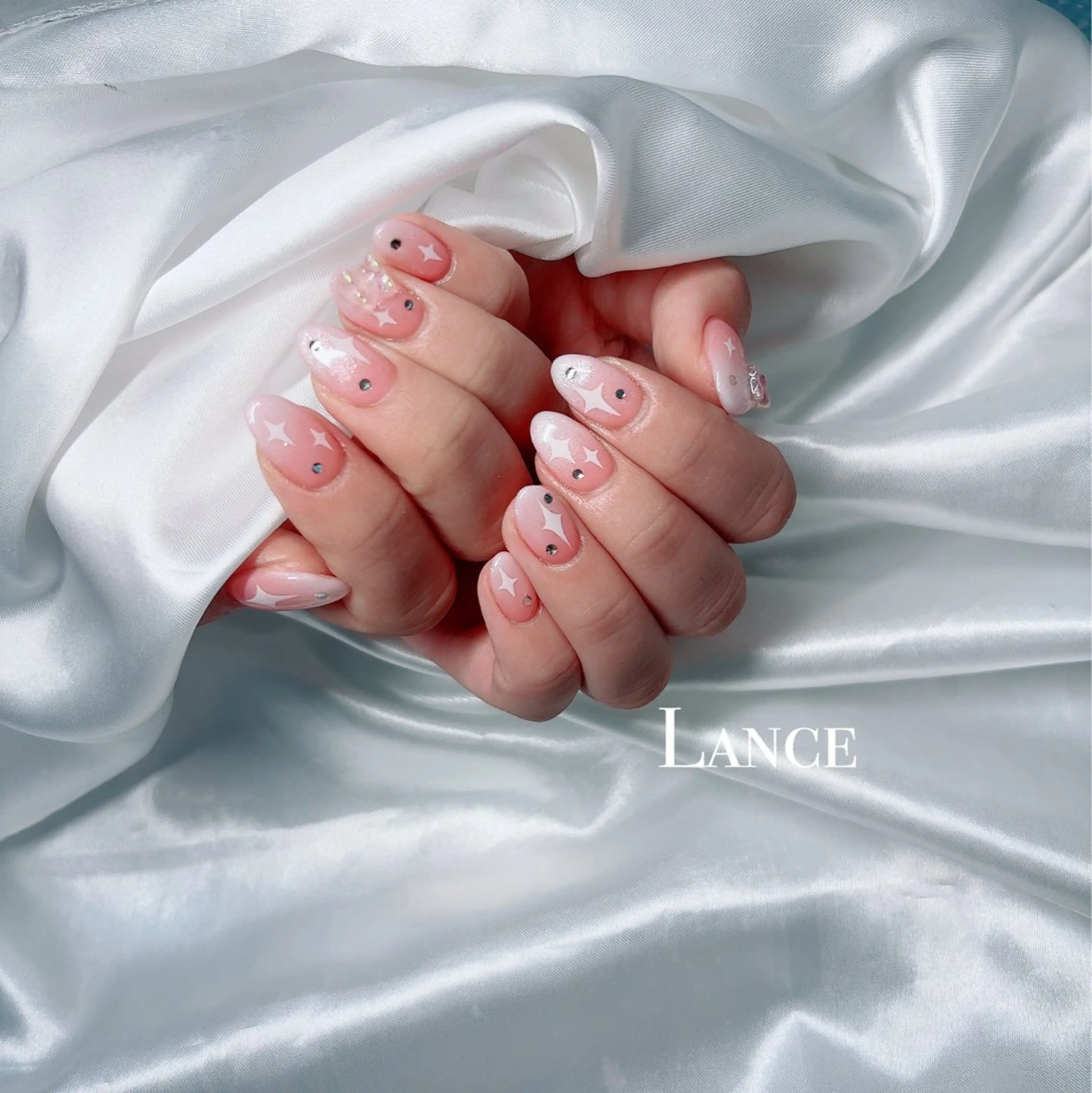 ネイル オーロラネイル フットネイル フレンチネイル キラキラネイル 韓国ネイル Lance nailのネイルデザイン