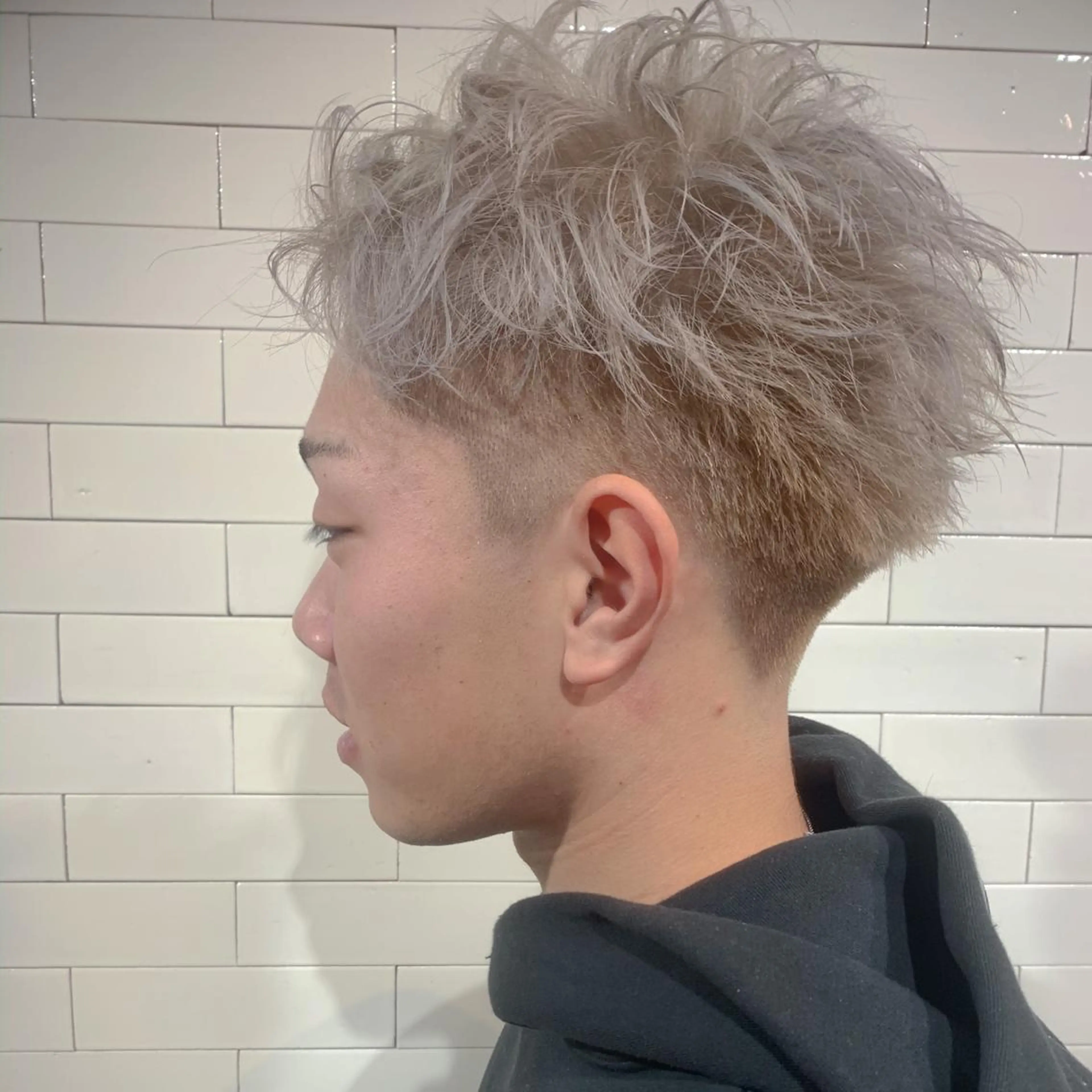 ショート カラー ヘアアレンジ メンズ メンズブリーチ アッシュ ブリーチ ケアブリーチ ホワイトアッシュ 🦋レイヤーカット ミドリカワ🦋のヘアスタイル