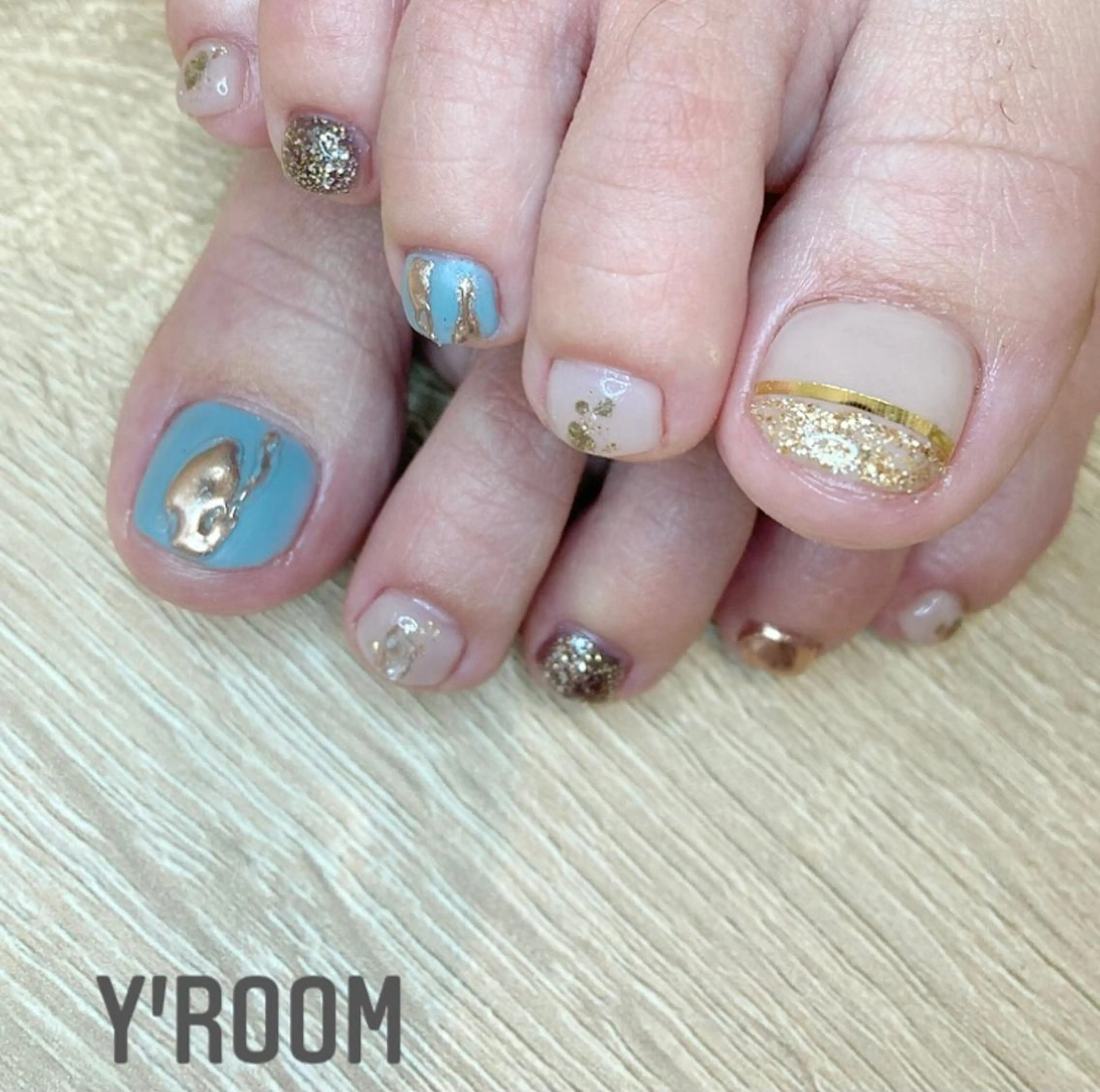 ネイル オーロラネイル フラッシュネイル フットネイル ジェルネイル グラデーション YUKA (ネイリスト)のネイルデザイン