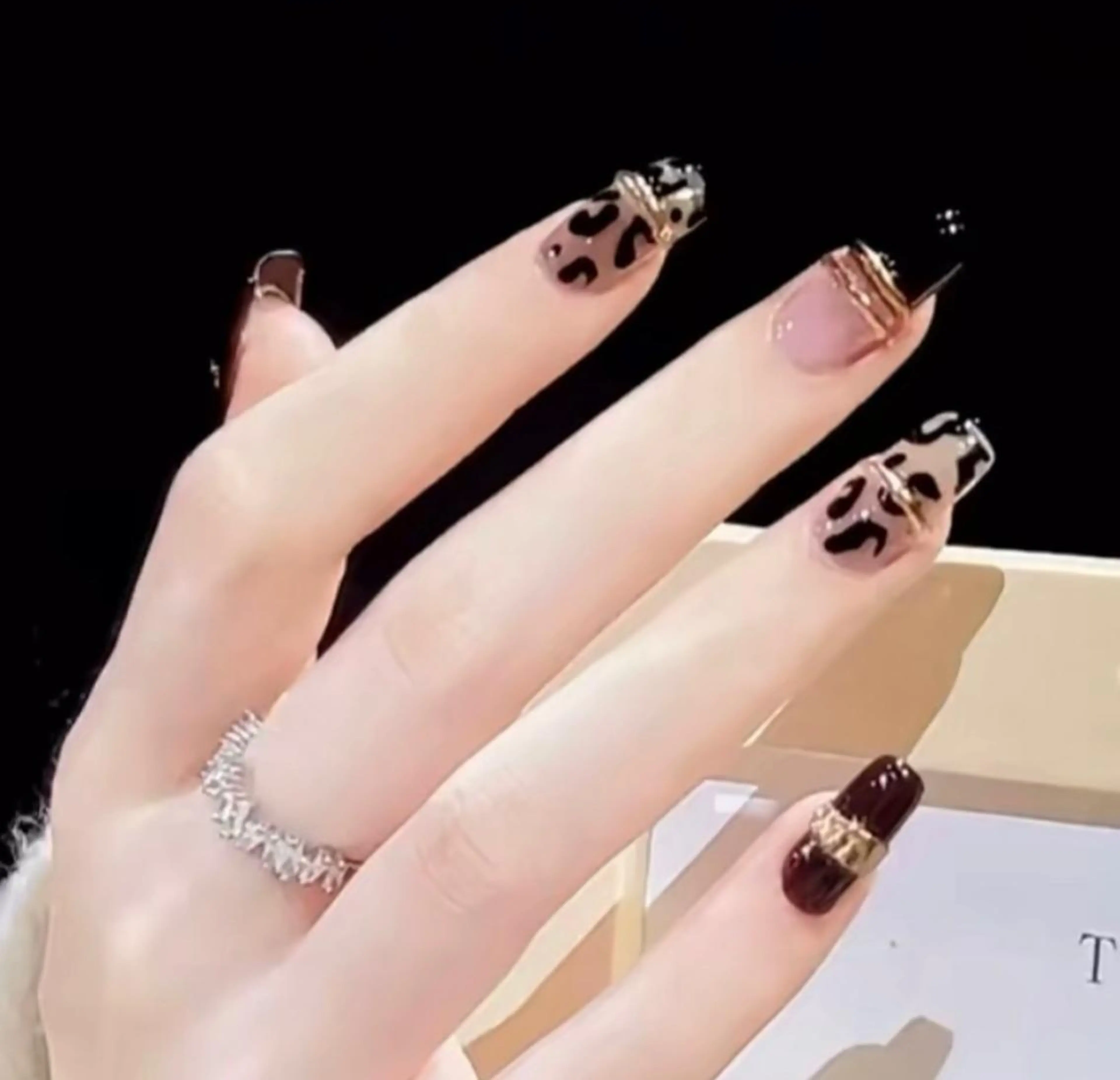 ネイル はぴねす所属・横浜 美夢のネイルデザイン