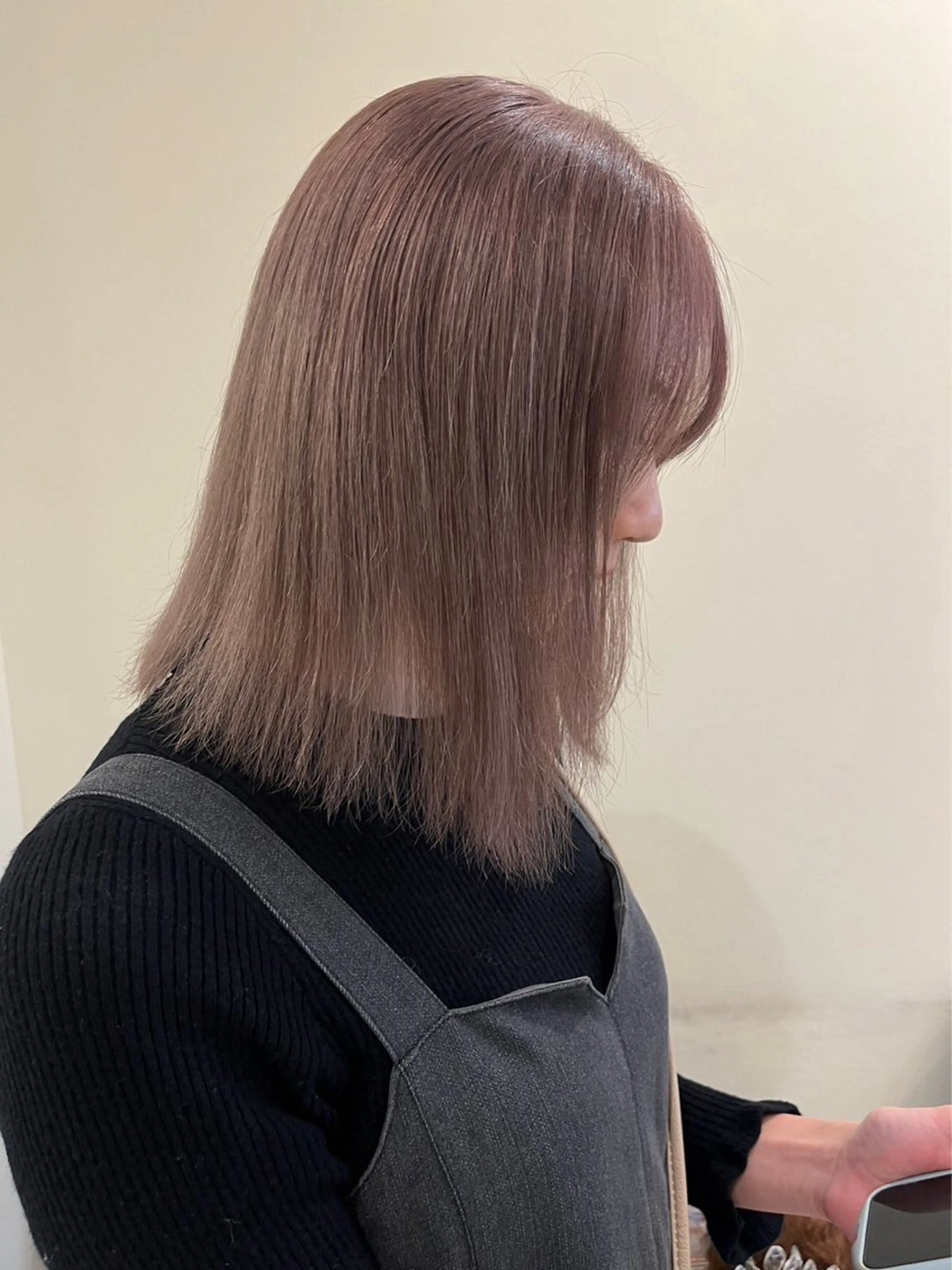 カラー グレージュ ミルクティーグレージュ 小山 奈津のヘアスタイル