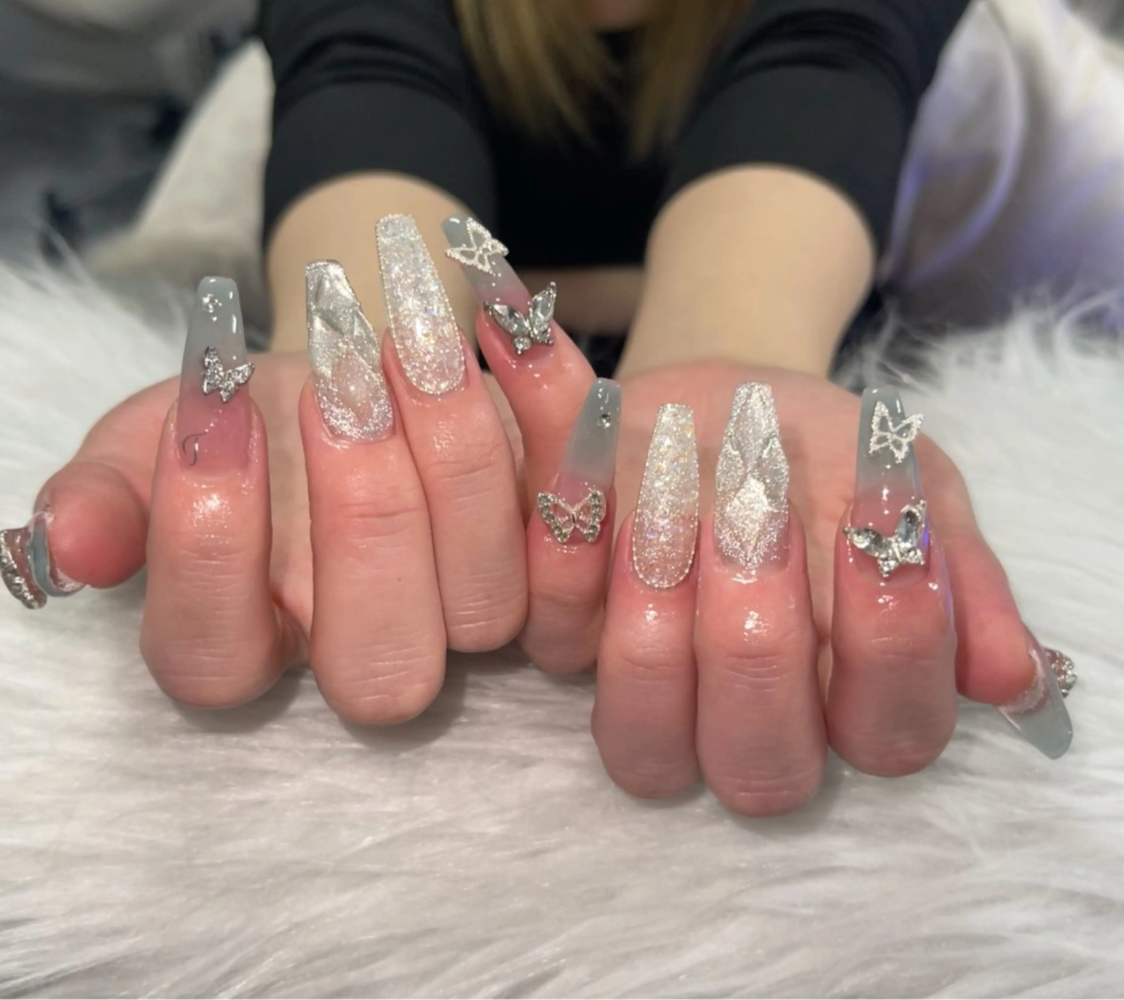 ネイル オーロラネイル クリアネイル 成人式 フラッシュネイル ジェルネイル ハンドネイル Amee Nail Salonのネイルデザイン