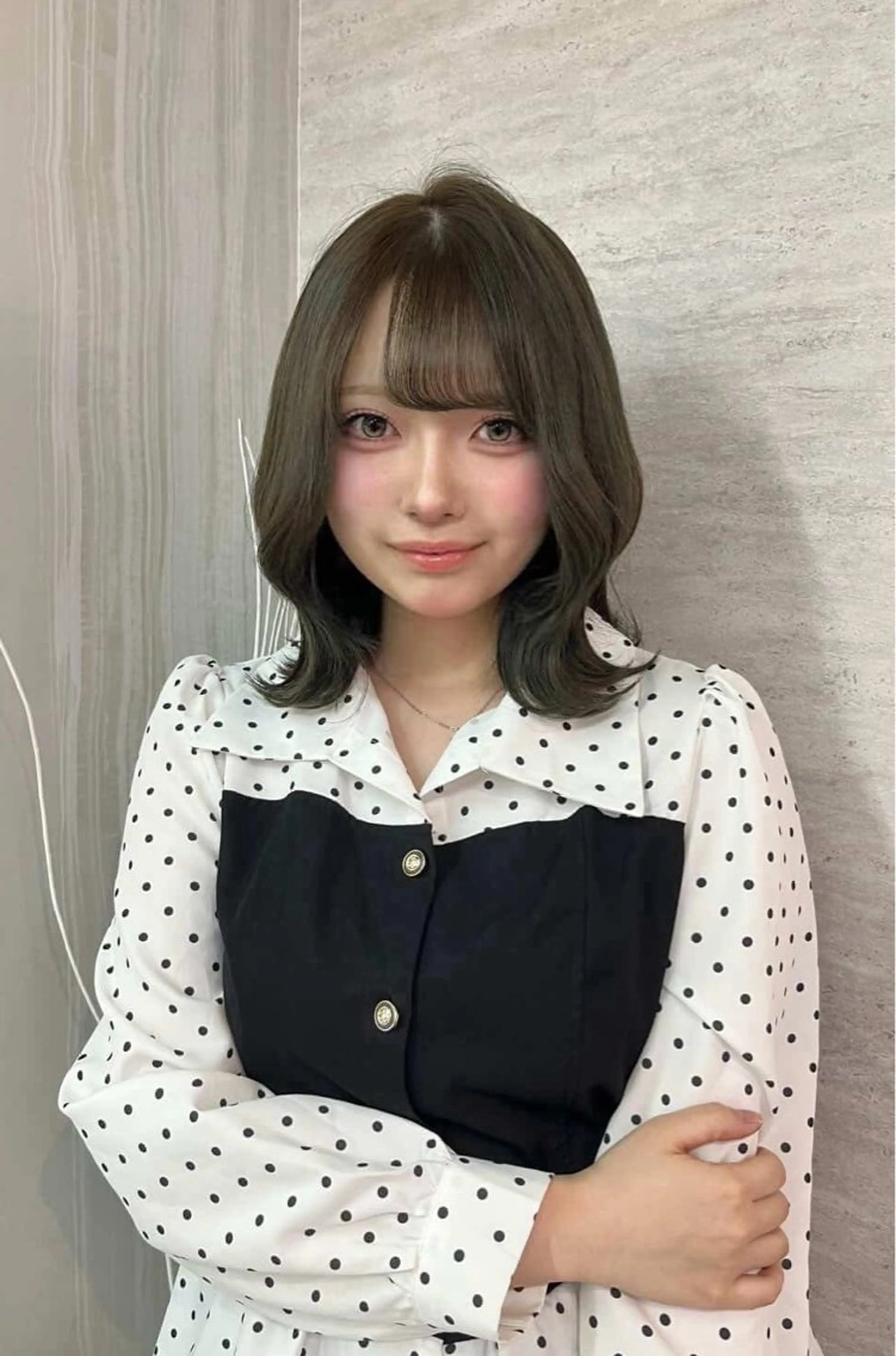 ミディアム ヘアカラー 🩶艶感ハイトーン/ 池袋/mei🩶のヘアスタイル