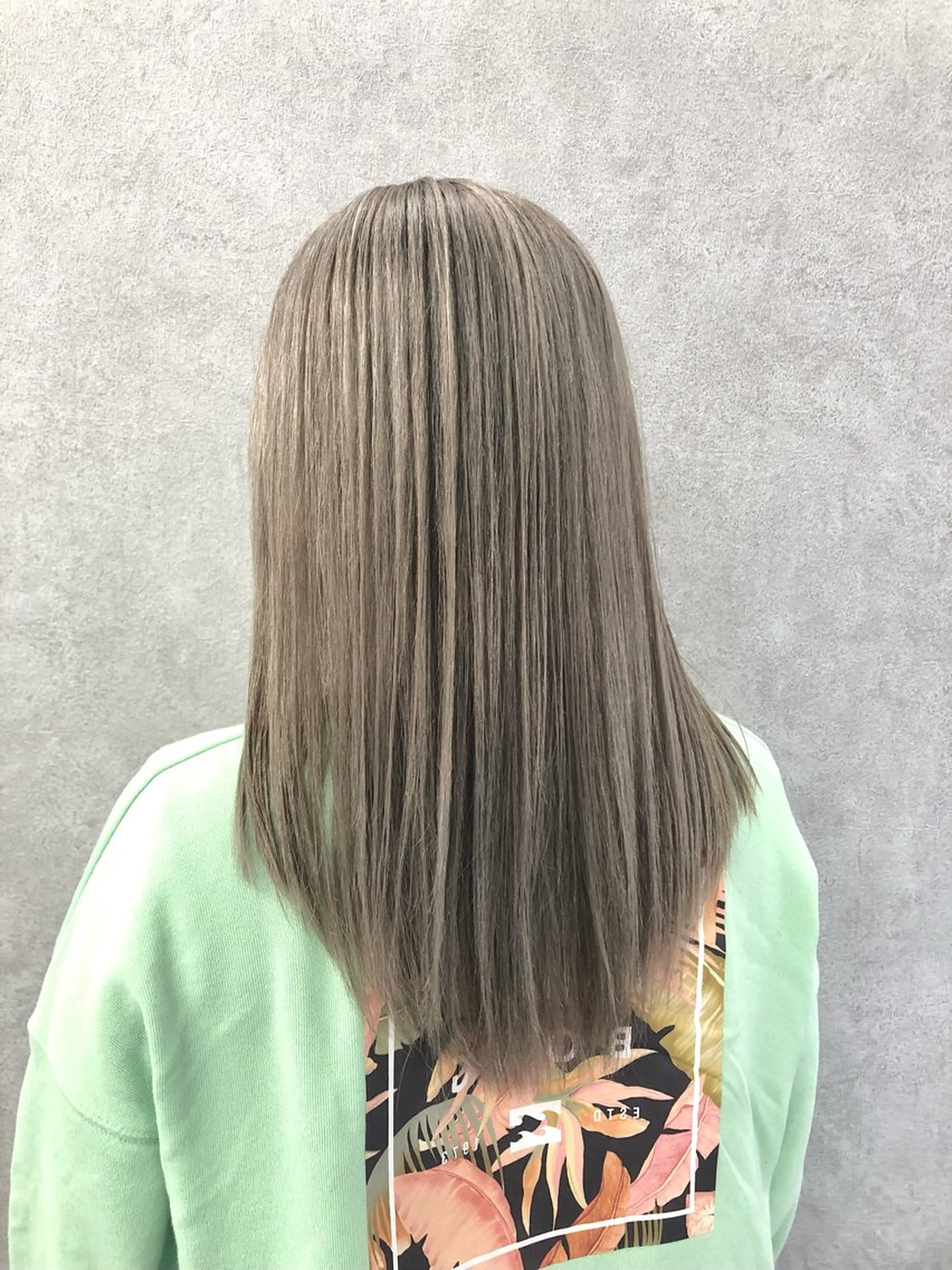 セミロング カラー ベージュカラー ブリーチ ミルクティーベージュ ショート、韓国メンズ ヘアのかつらぎのヘアスタイル