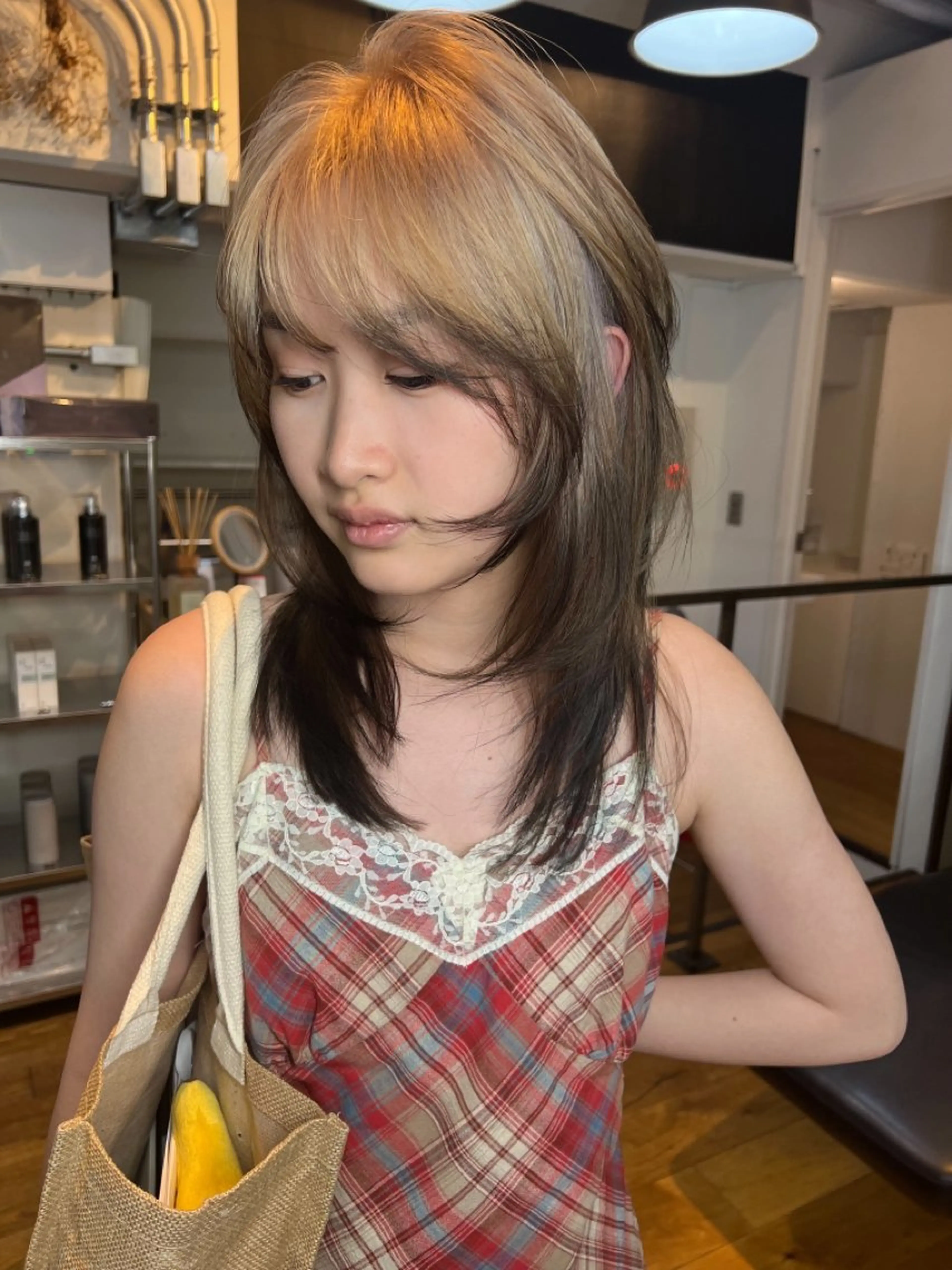 セミロング キッズ 顔周りカット レイヤーカット ウルフカット ウルフレイヤー Airi 韓国y2k ボブパーマのヘアスタイル