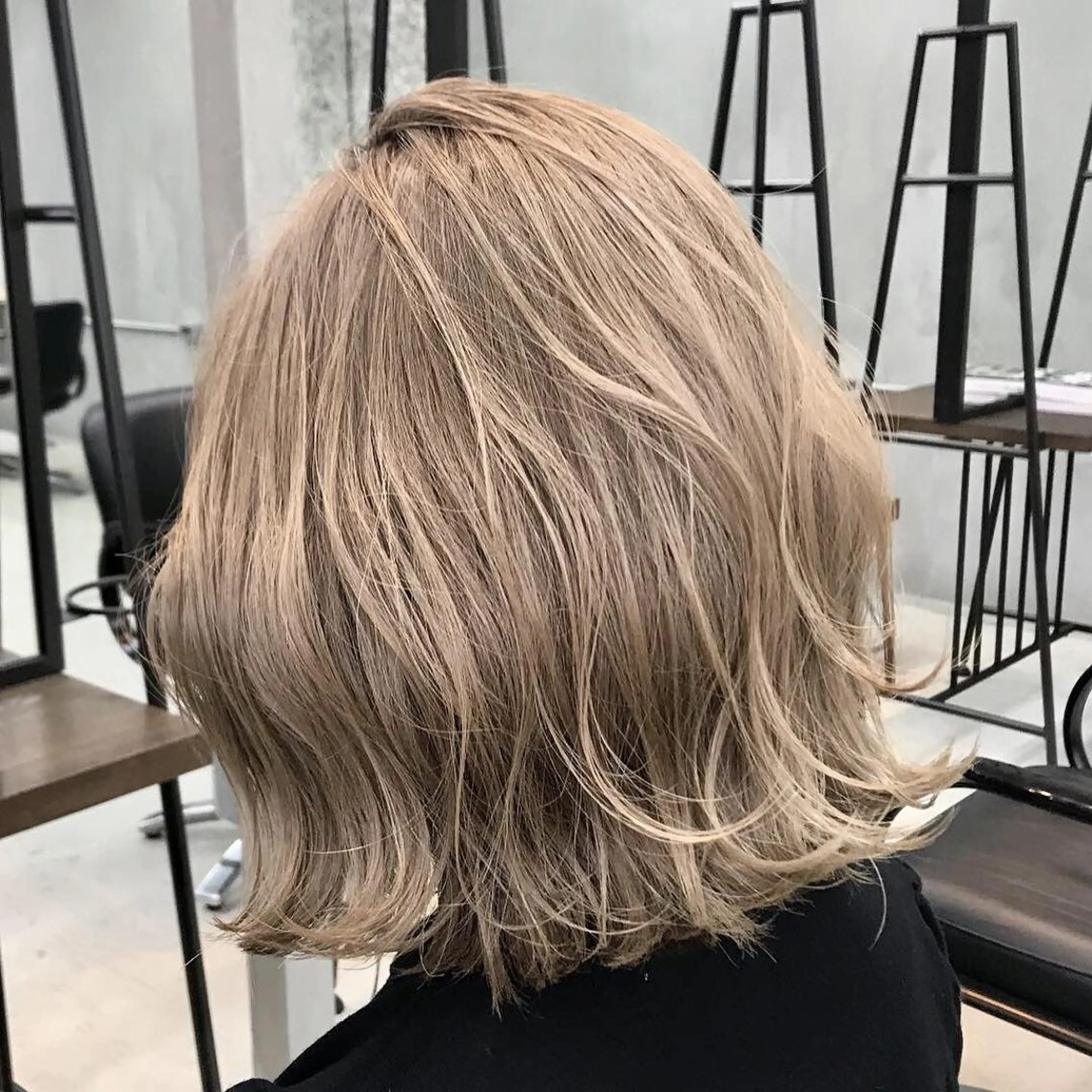 ショート カラー ベージュカラー ミルクティーベージュ ANGELICA 近鉄奈良店のヘアスタイル