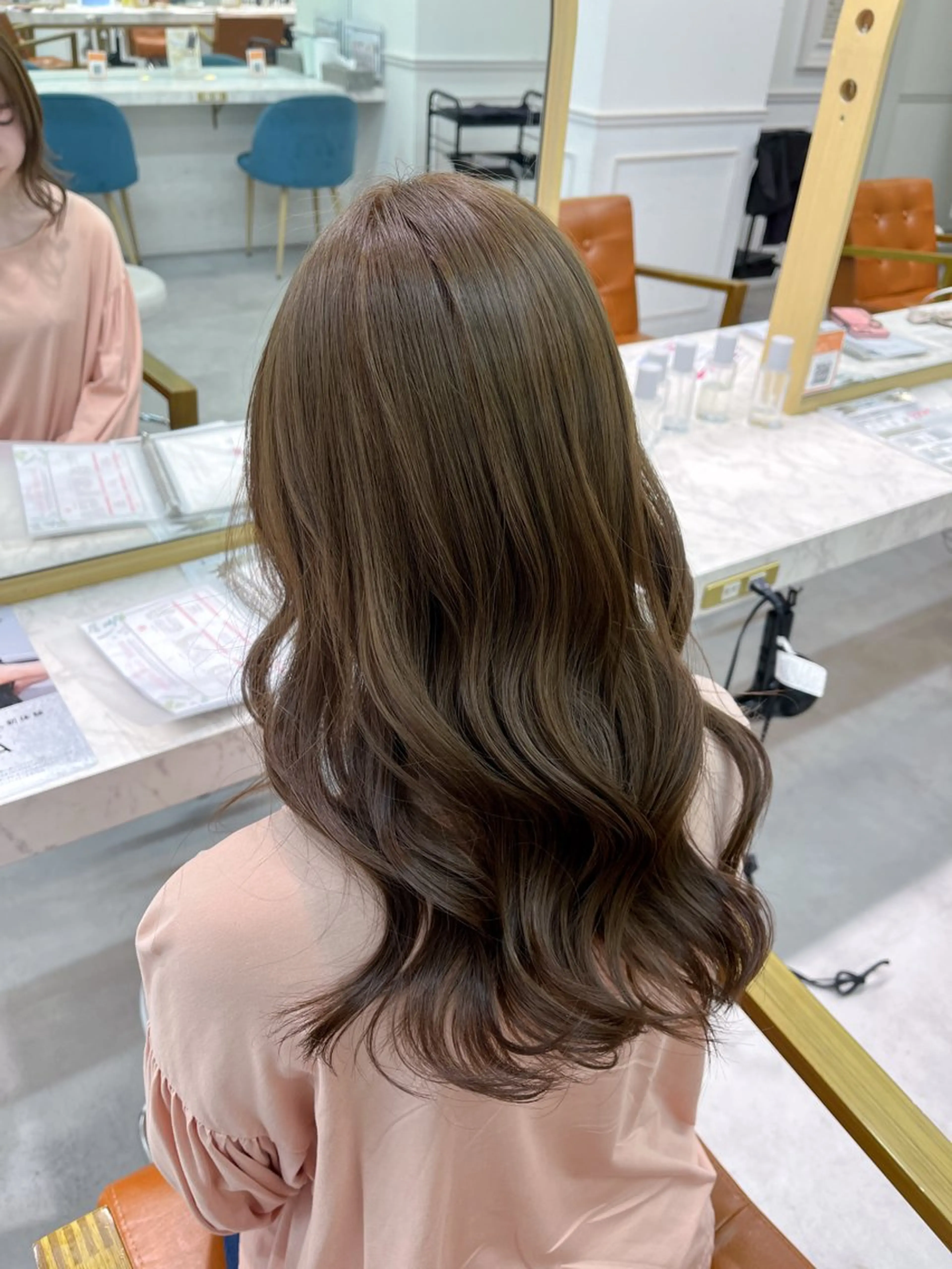 ロング カラー ベージュカラー 透明感カラー オリーブベージュ ヘアカラー 長島美織 /透明感カラーのヘアスタイル