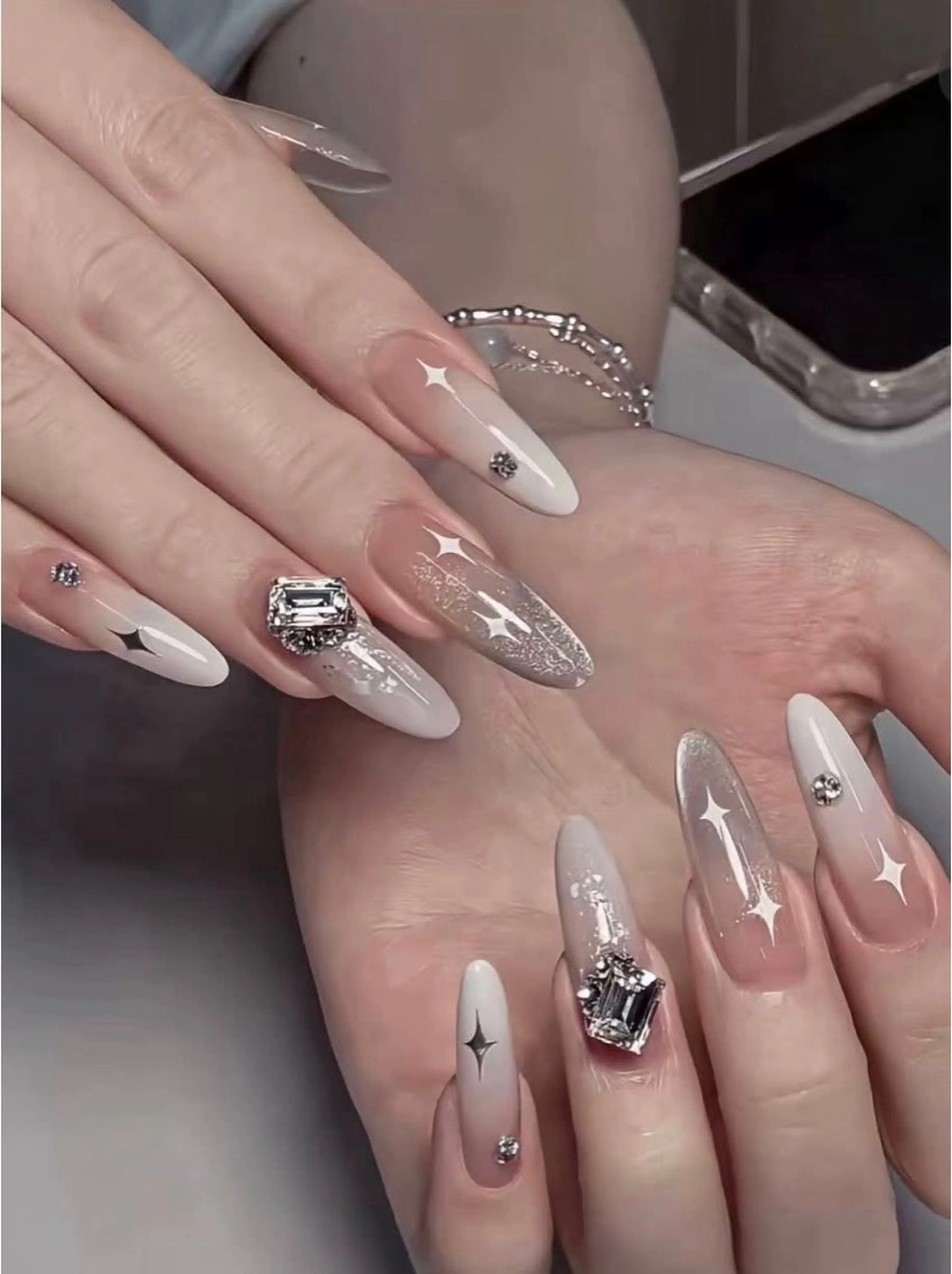 ネイル MQueen ネイルサロンのネイルデザイン