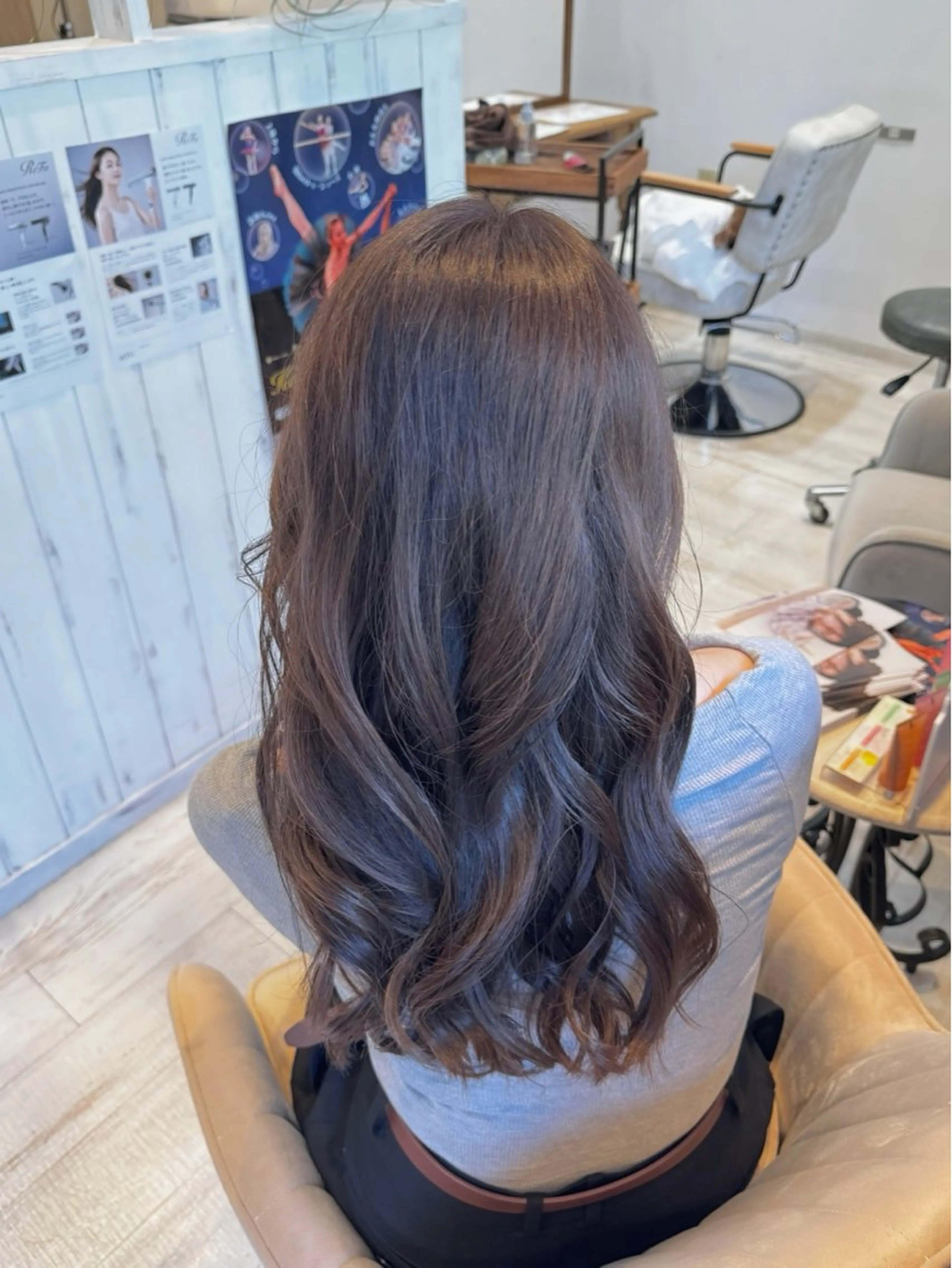 ロング カラー アッシュ アッシュグレー カット ヘアカラー 吉田 新平のヘアスタイル