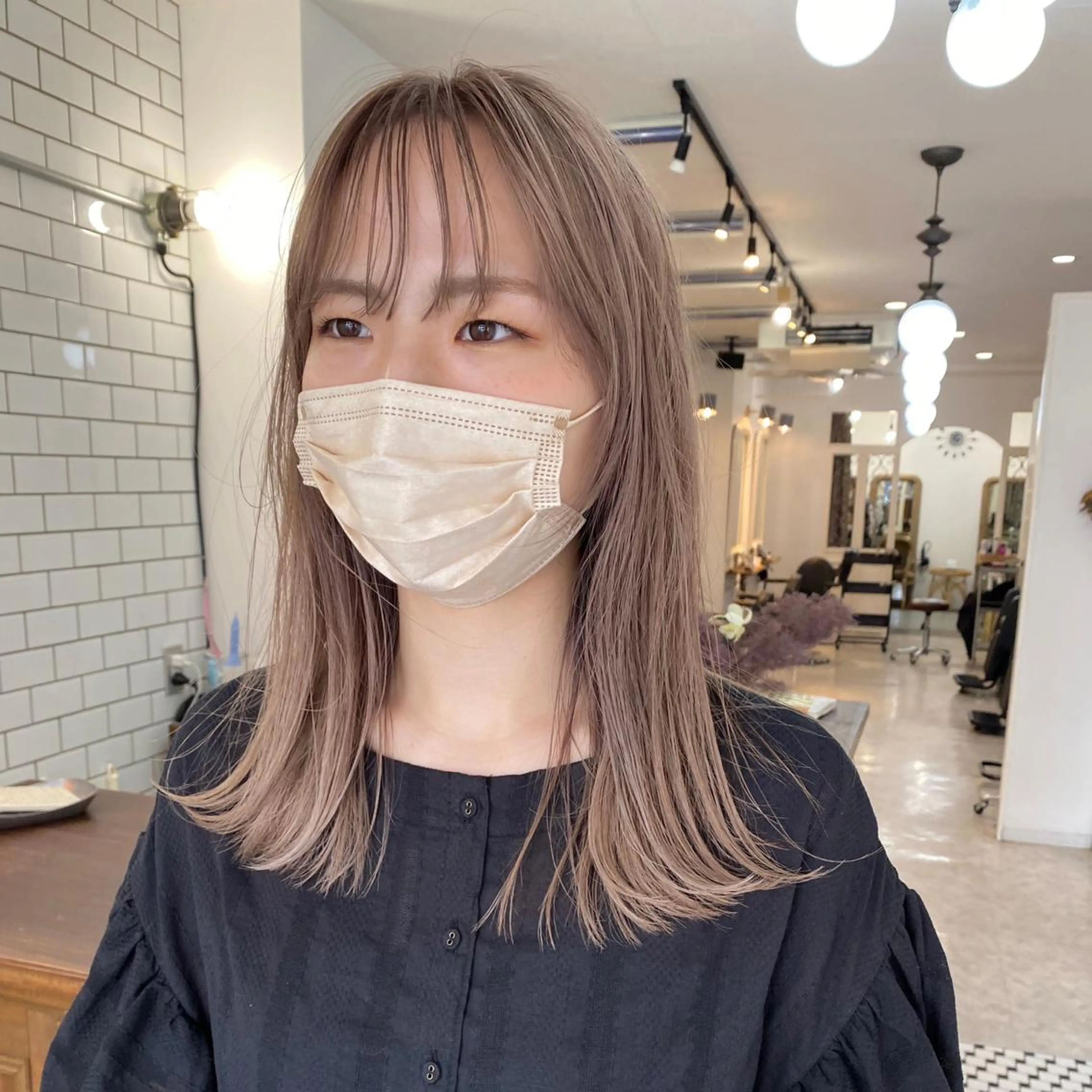 セミロング カラー 顔周りレイヤー/韓国 ブリーチminamiのヘアスタイル