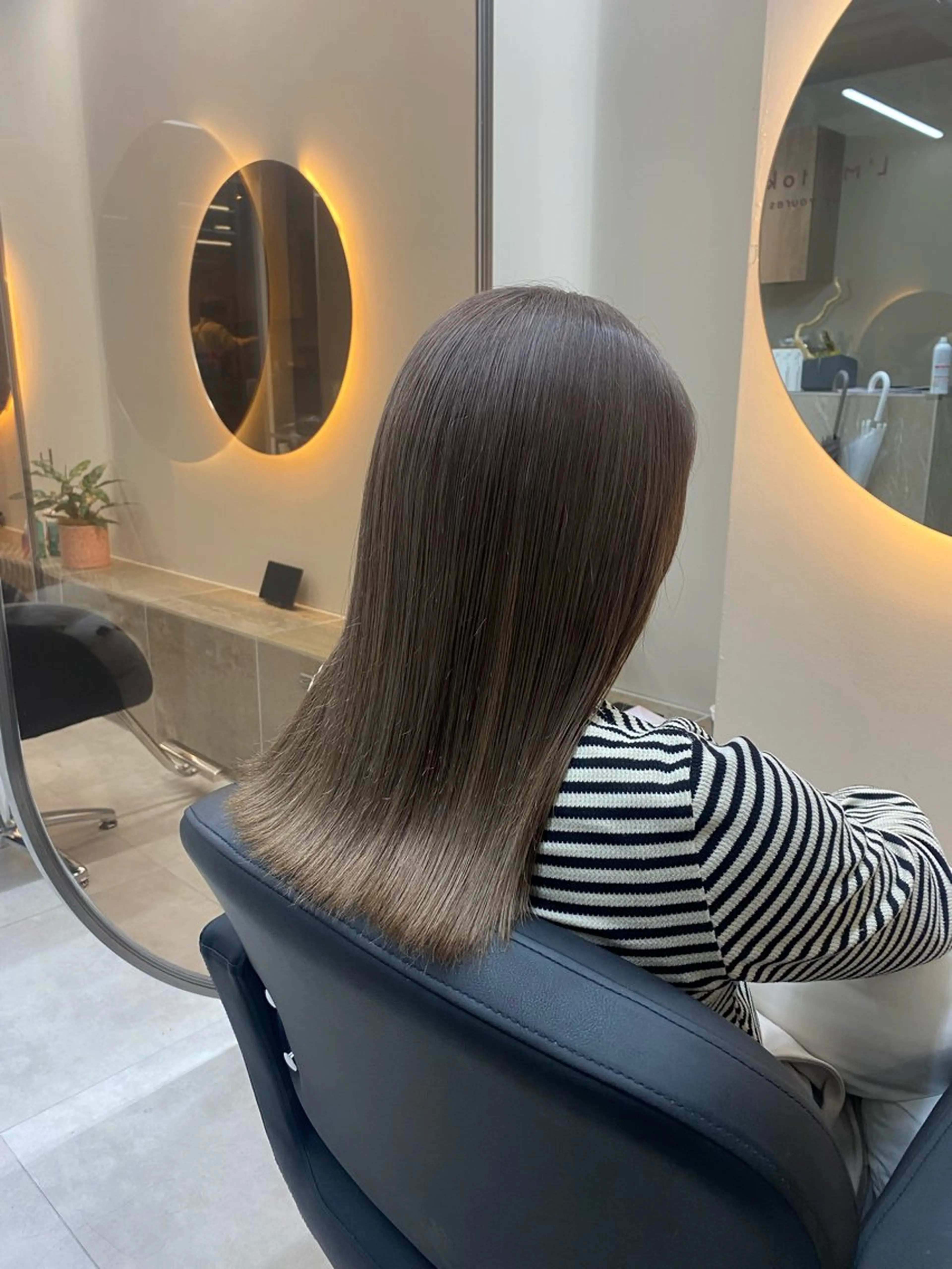 セミロング カラー ブリーチ 「似合わせ/髪質改善 《ワタル》」のヘアスタイル