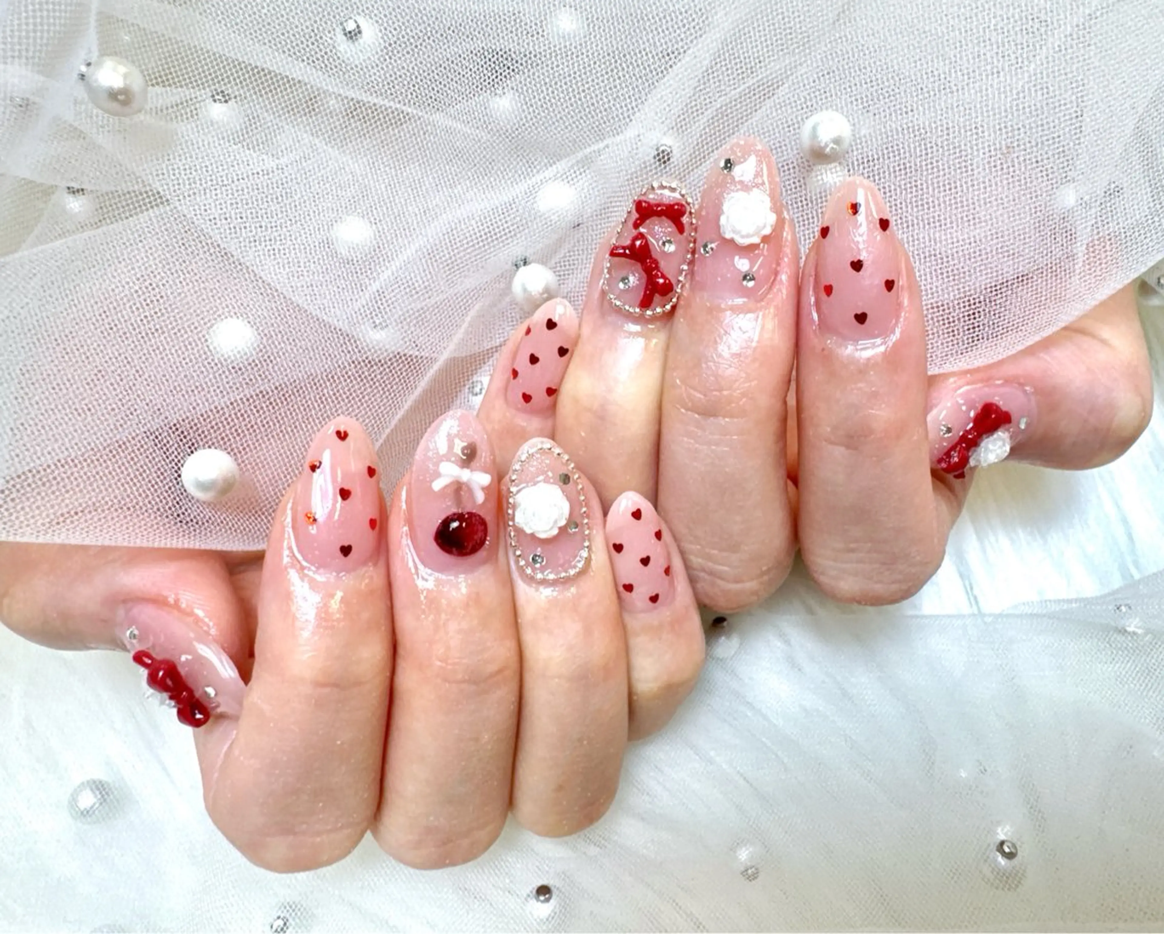 ネイル 成人式 フレンチネイル ジェルネイル キラキラネイル マグネットネイル ハンドネイル Queeens nailのネイルデザイン