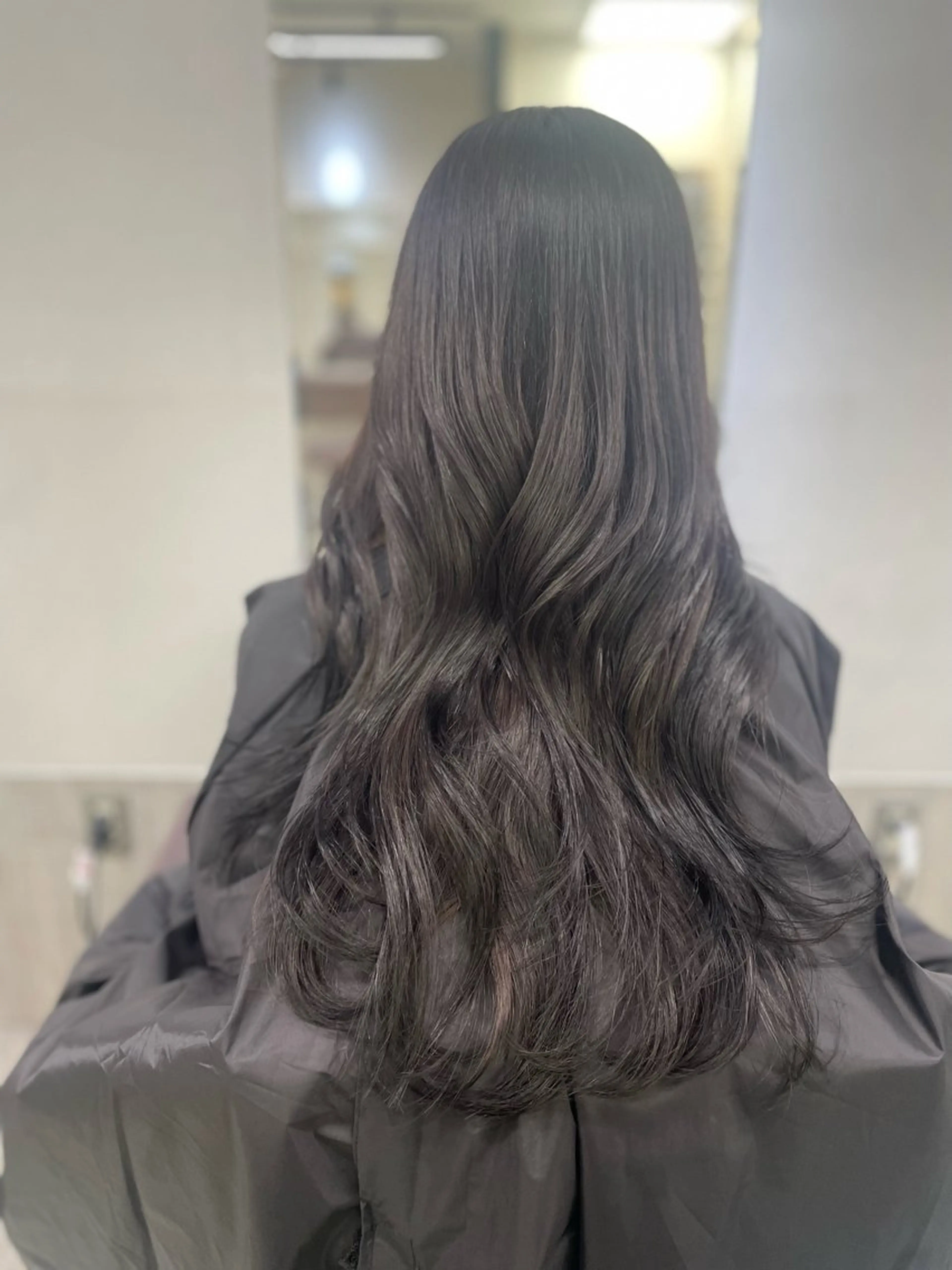 ロング カラー グレージュ オリーブグレージュ オリーブグレー AIRI layer cut hairのヘアスタイル
