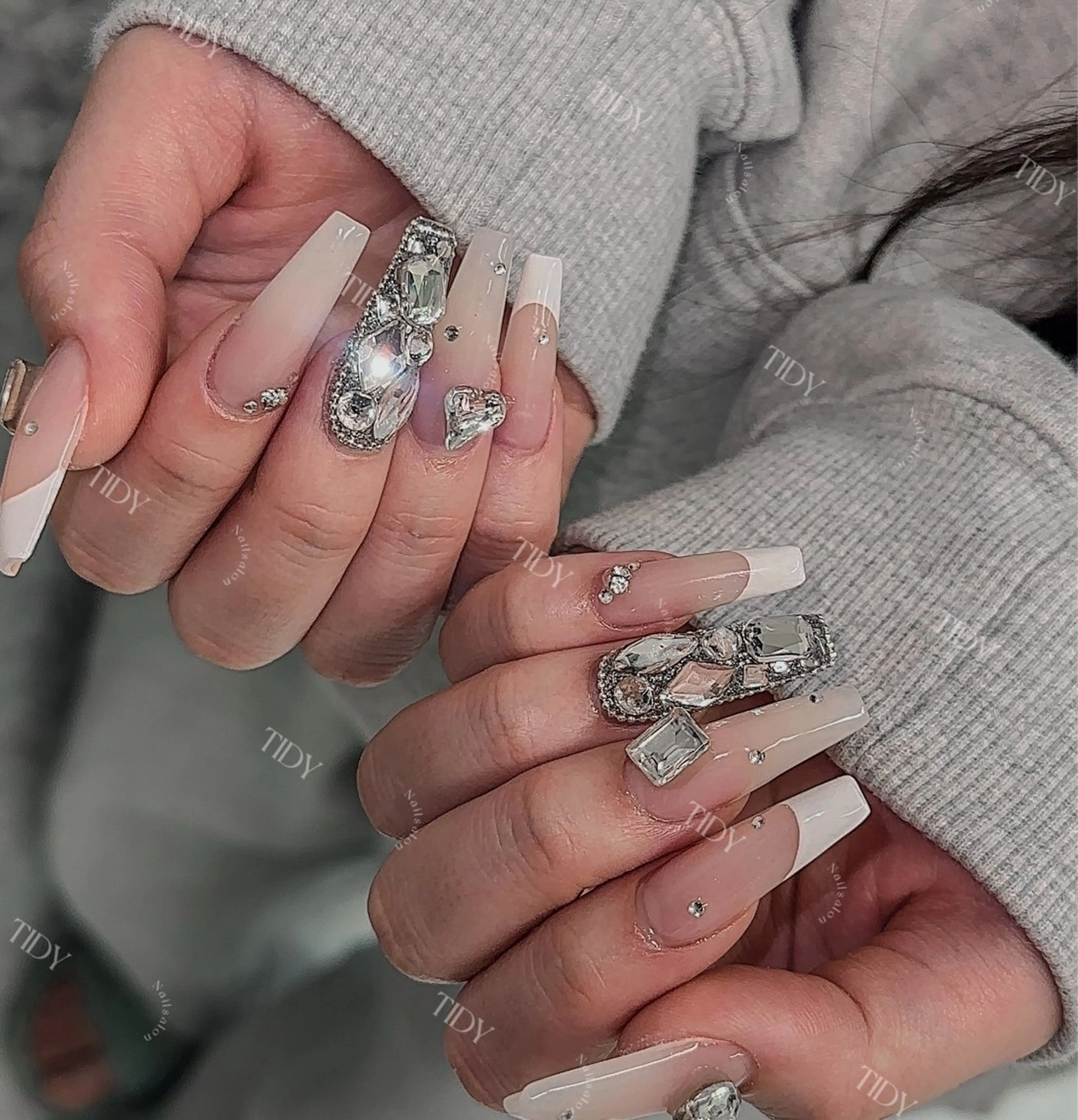 ネイル フットネイル ジェルネイル キラキラネイル 韓国ネイル ロングネイル ハンドネイル TIDY .のネイルデザイン