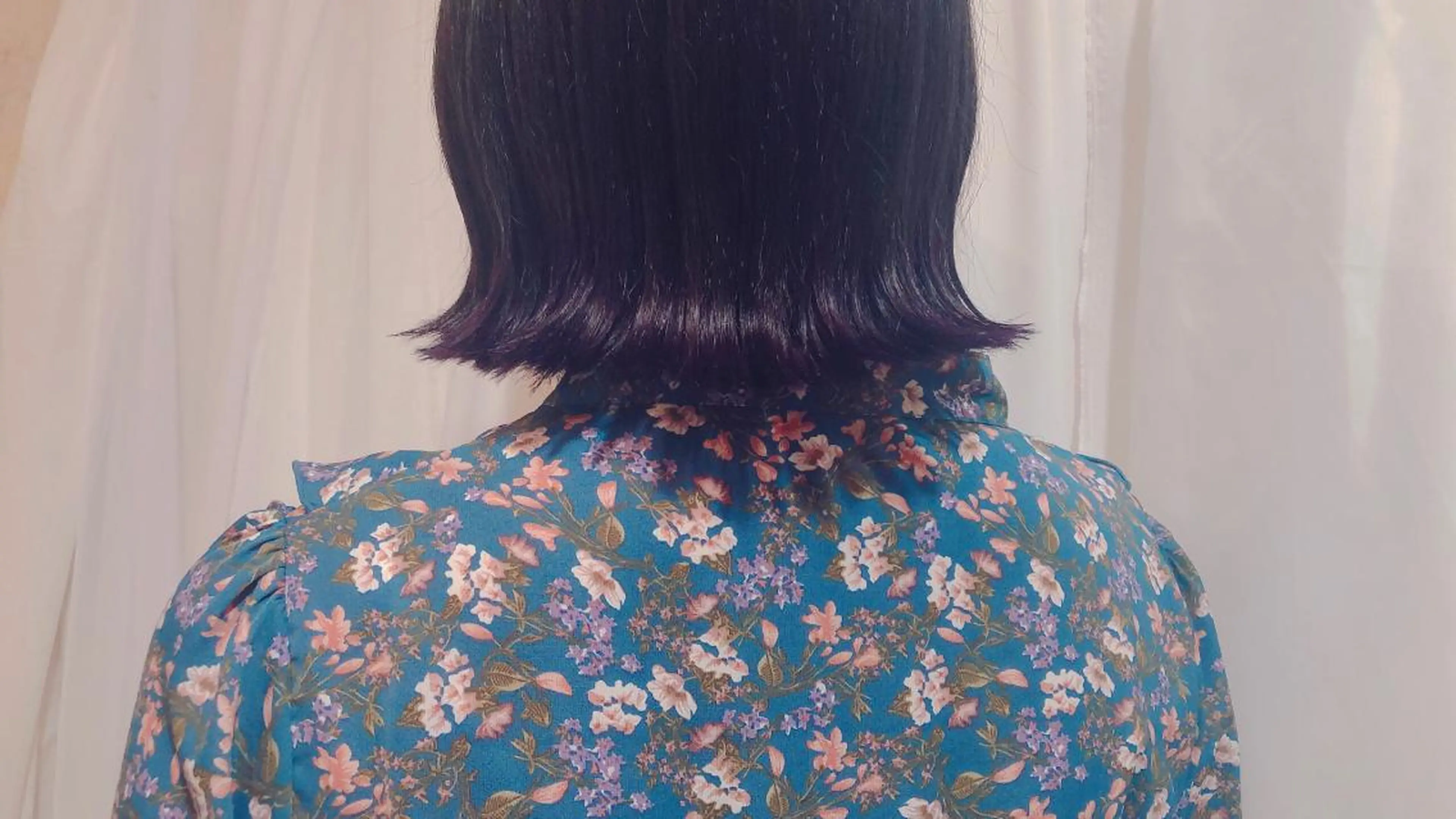 ショート カラー 切りっぱなしボブ ラベンダーカラー ボブ 外ハネヘア カット ヘアカラー トリートメント パ ルのヘアスタイル