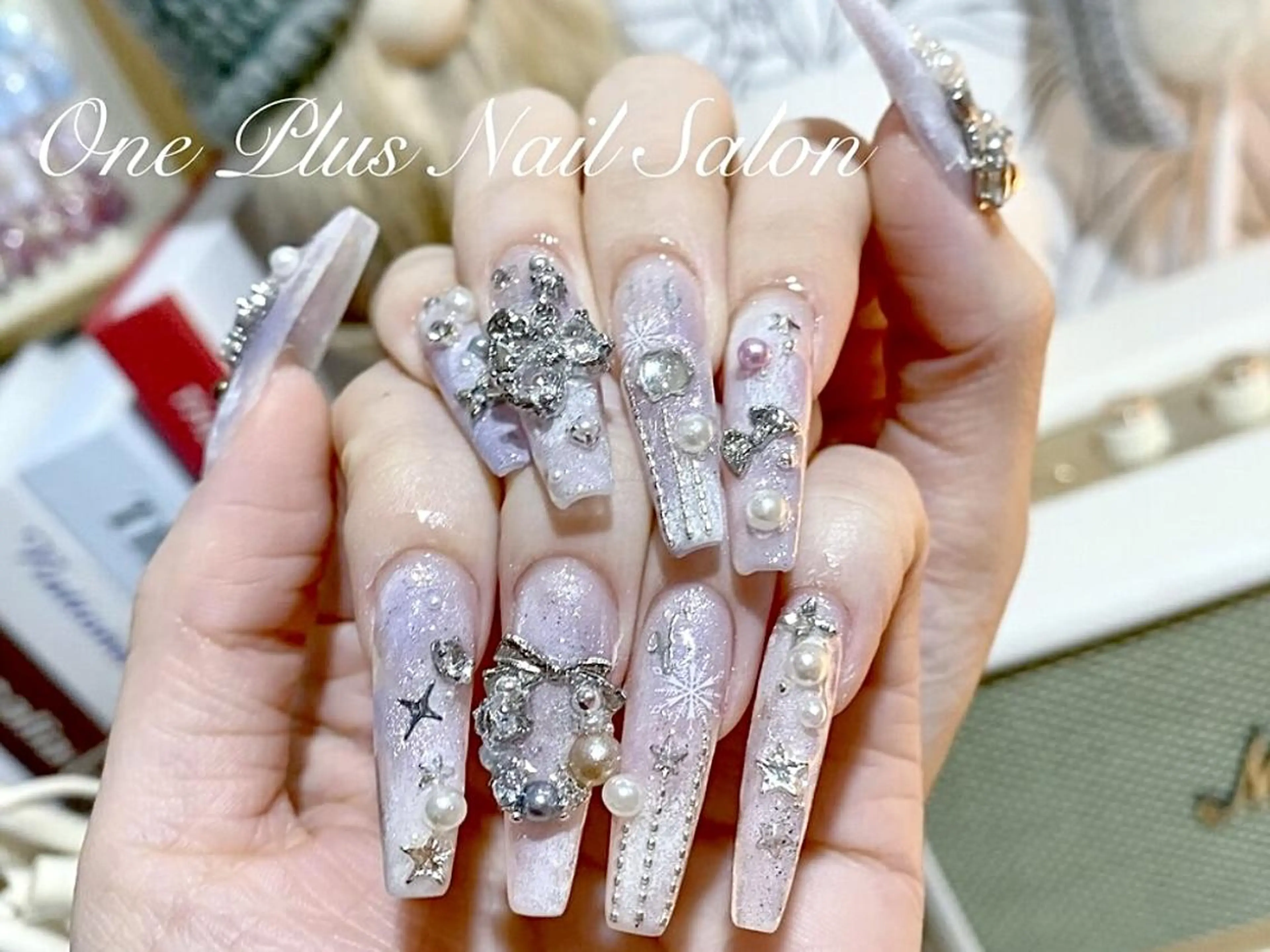 ネイル ジェルネイル キラキラネイル 韓国ネイル ラメ(グリッター) マグネットネイル One plus StudioNailのネイルデザイン