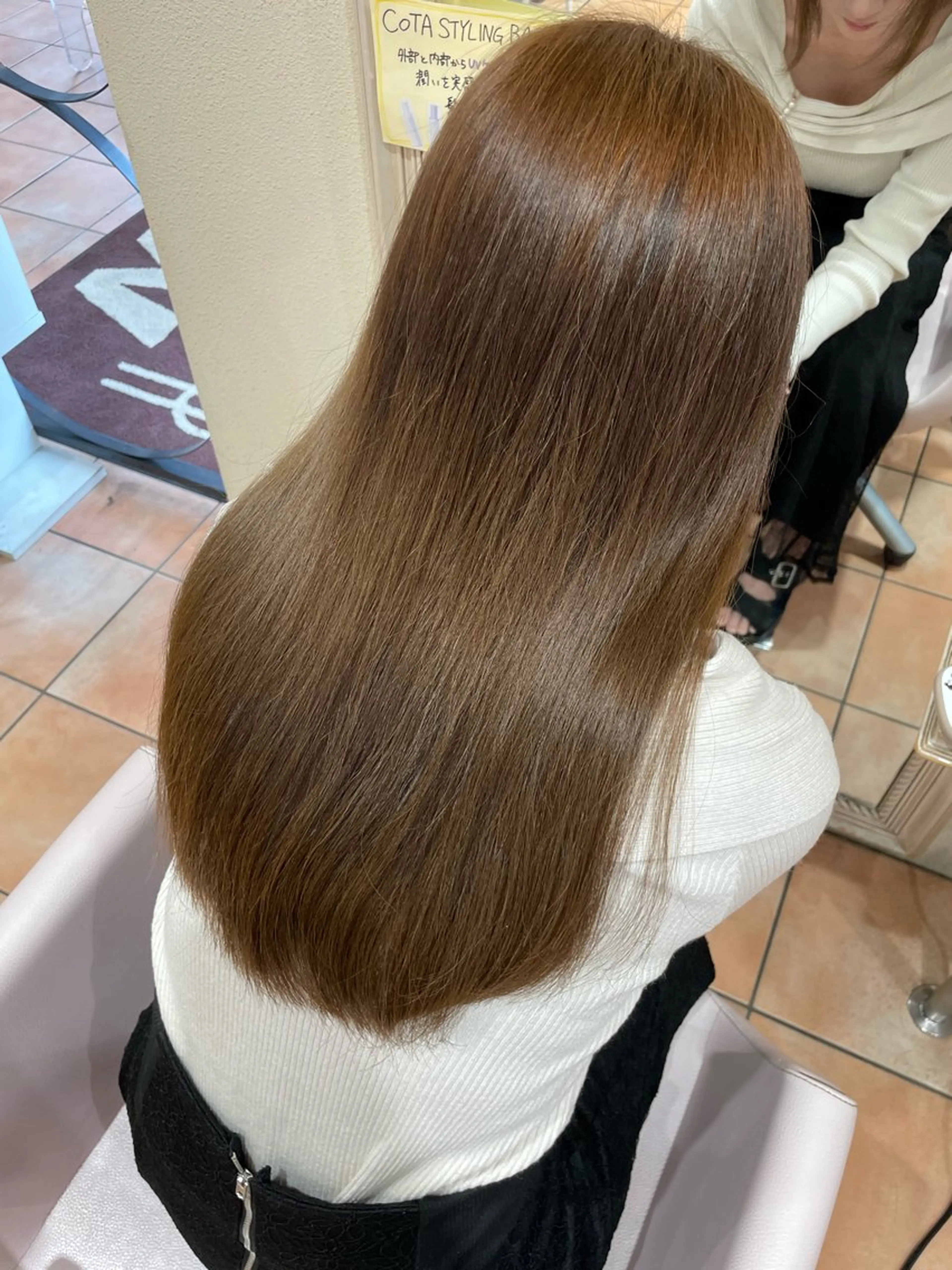 セミロング カラー めぞんどぼーて REINAのヘアスタイル