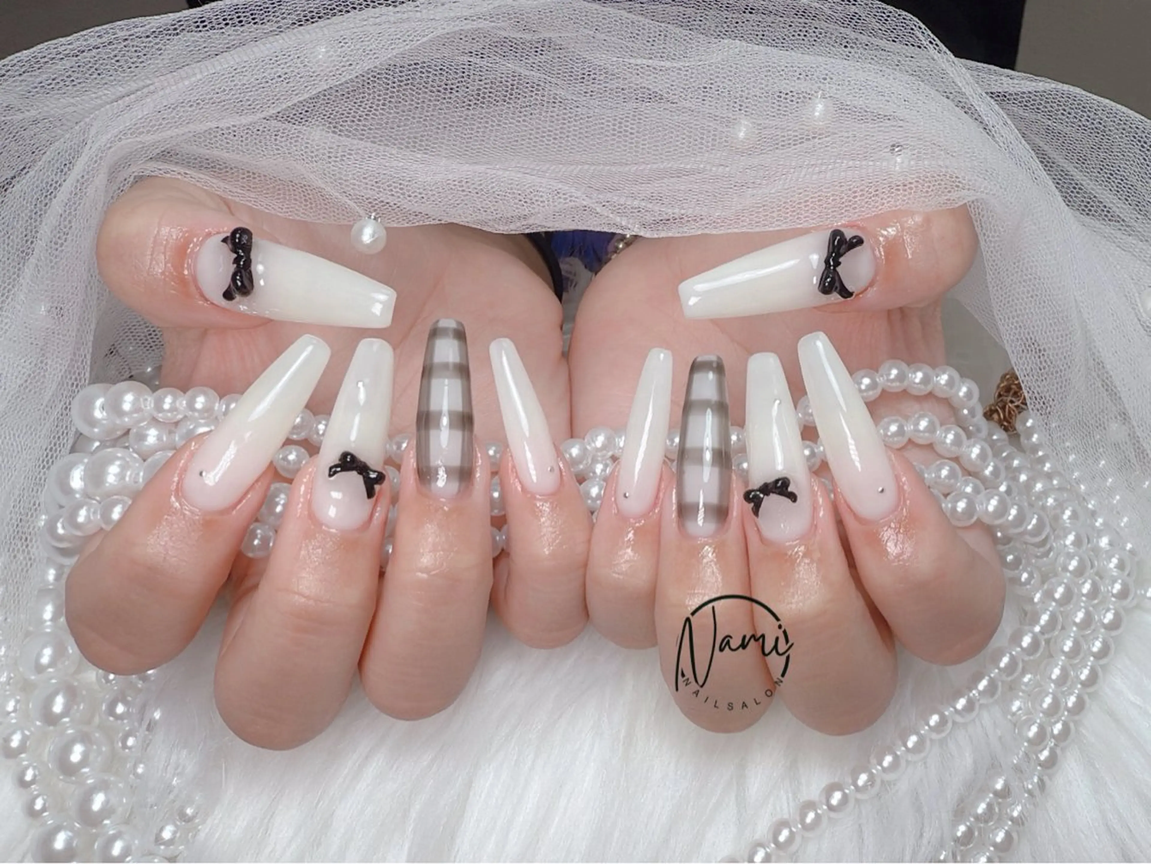 ネイル 長さ出し ガーリー 韓国ネイル ロングネイル 持ち込み ハンドネイル Nami nail salonのネイルデザイン