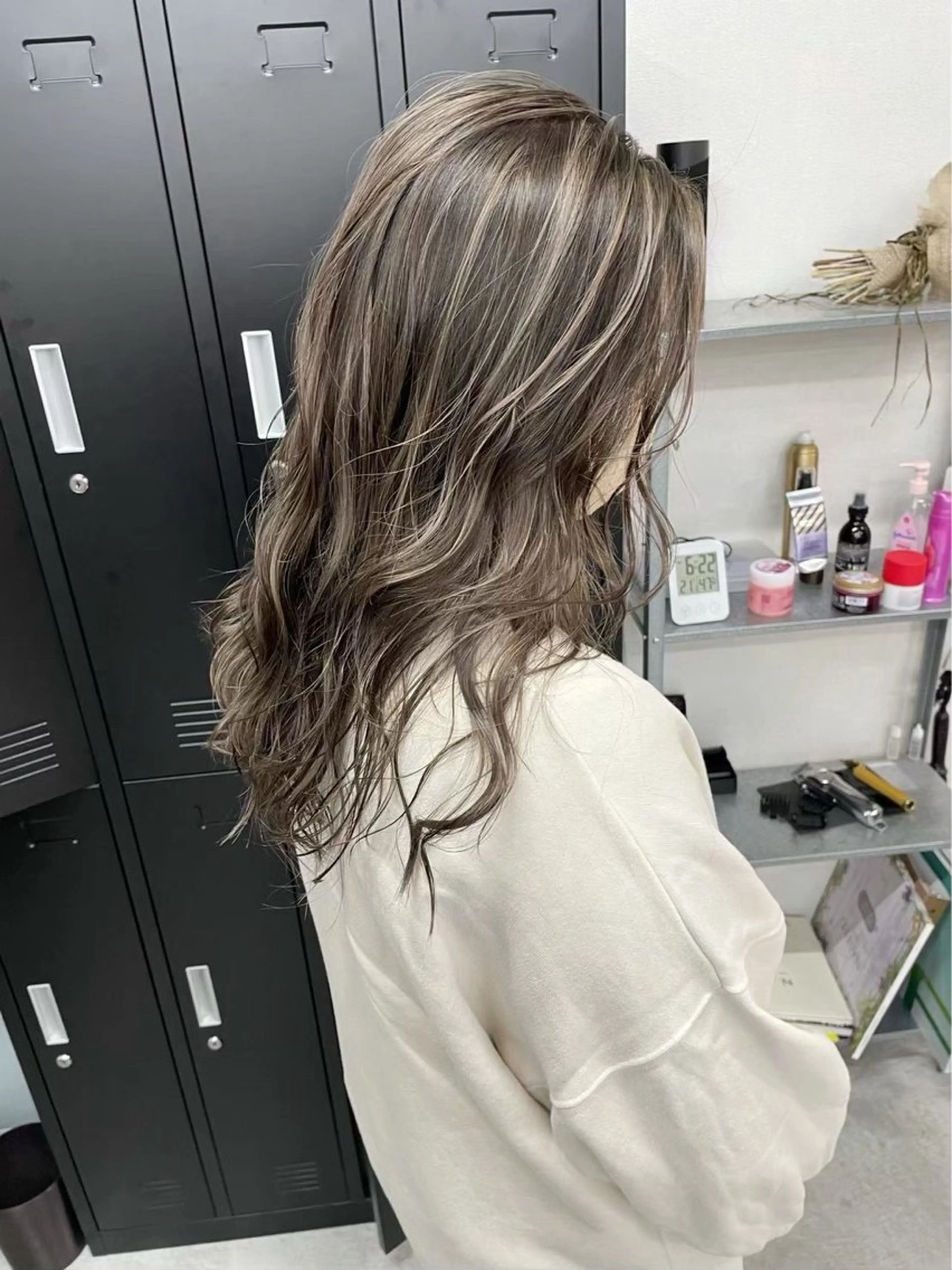 セミロング カラー ショートボブ セミロングパーマ バレイヤージュ ブリーチ ケアブリーチ 村岡 芽衣のヘアスタイル