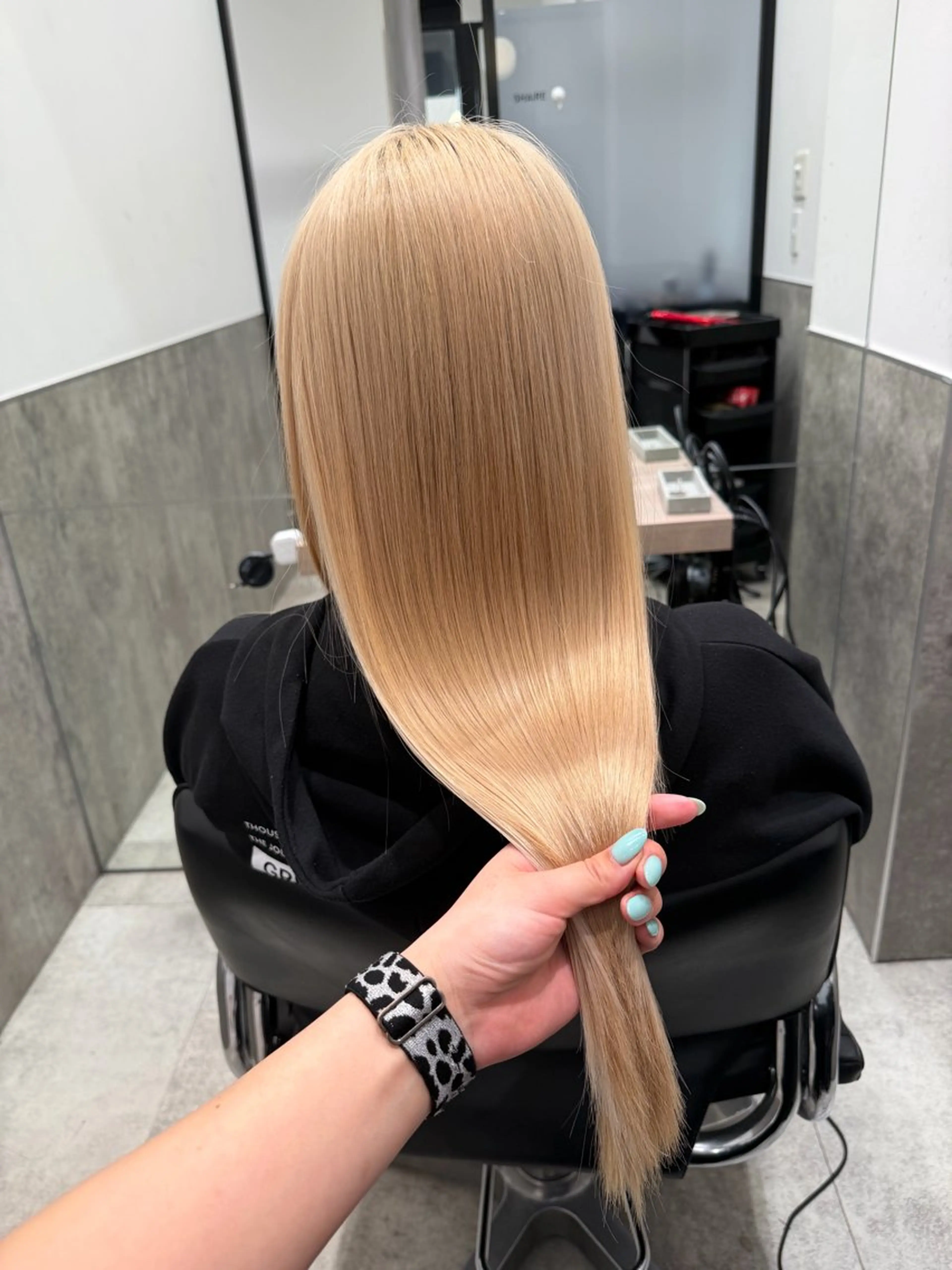 ロング カラー ヘアアレンジ ハイトーンカラー 髪質改善 トリートメント トリートメント 原宿ハイトーンカラー 🌼みるい🌼のヘアスタイル