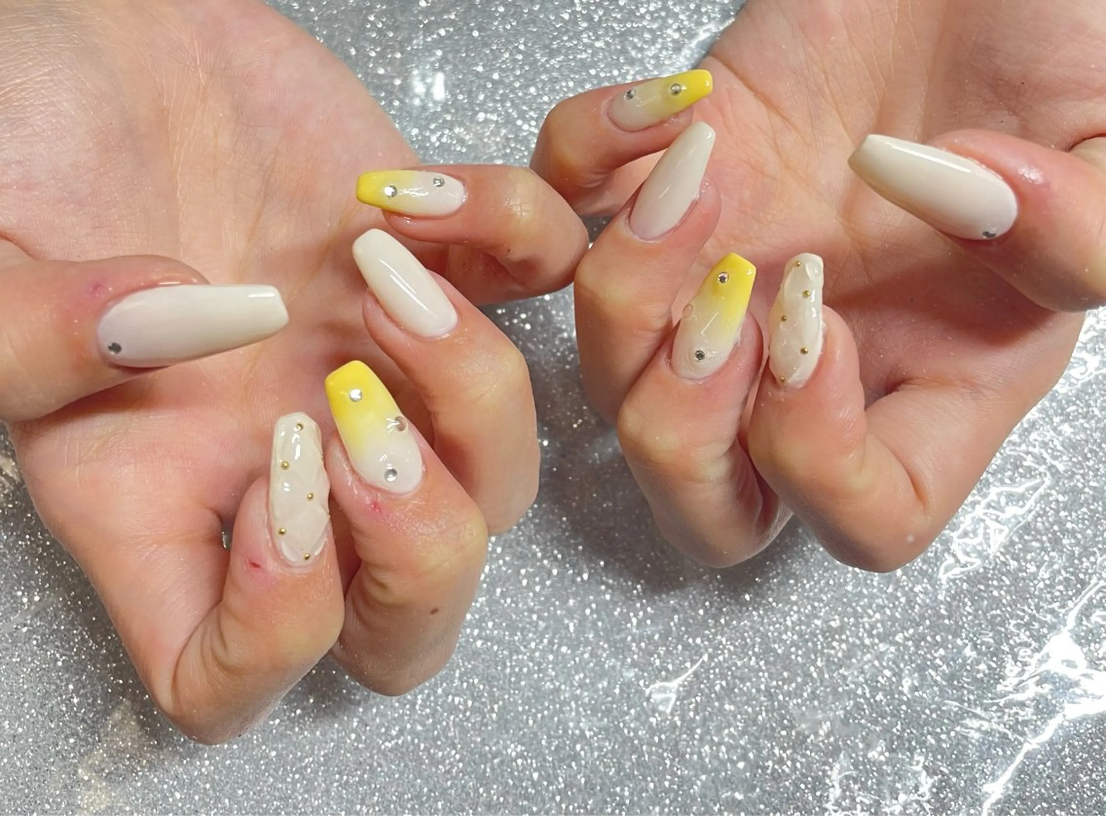 ネイル ハンドネイル VIERU 🌈🎀💖のネイルデザイン