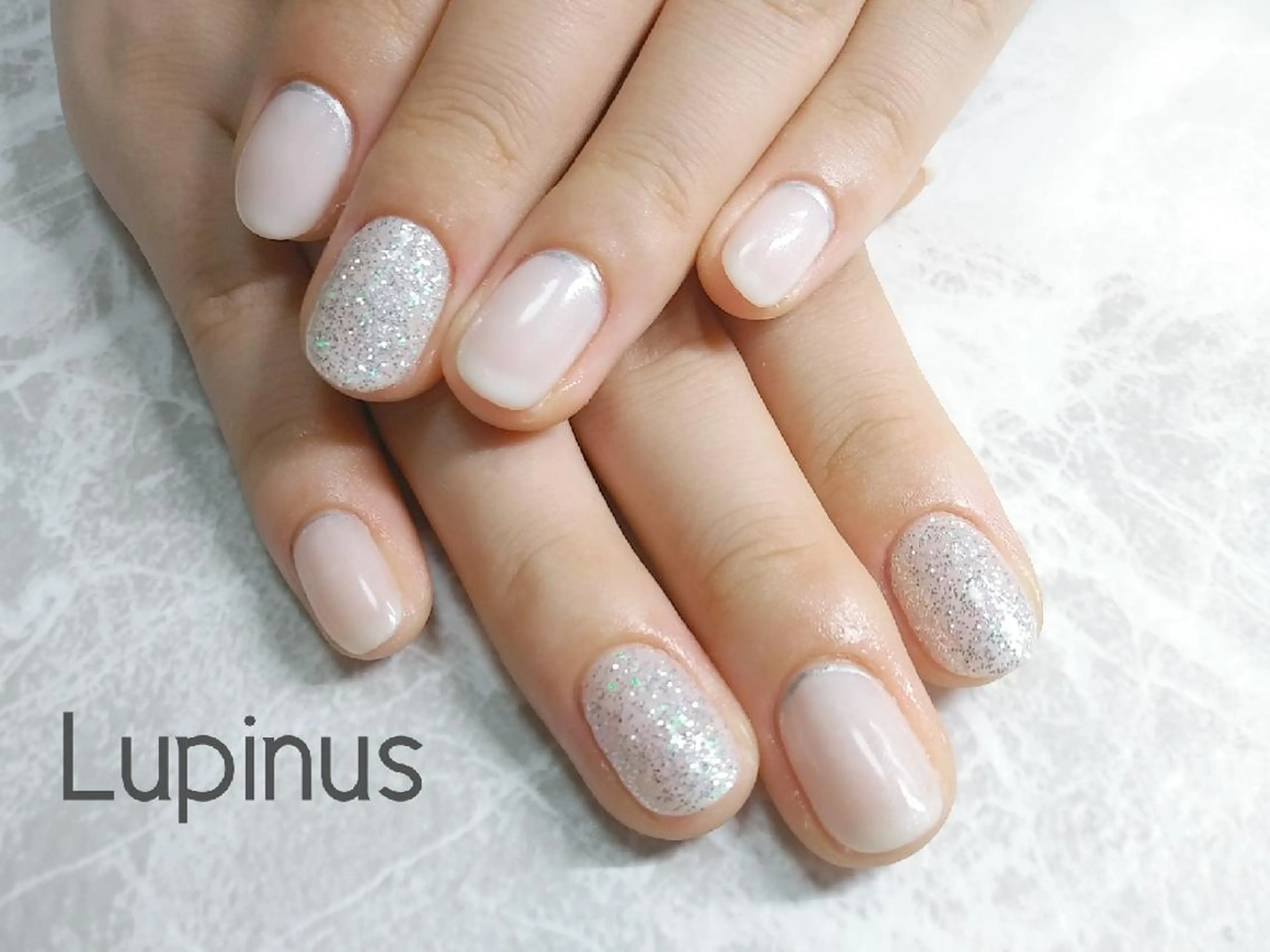 ネイル オーロラネイル ラメ(グリッター) シルバー シンプルネイル Lupinus ルピナスのネイルデザイン