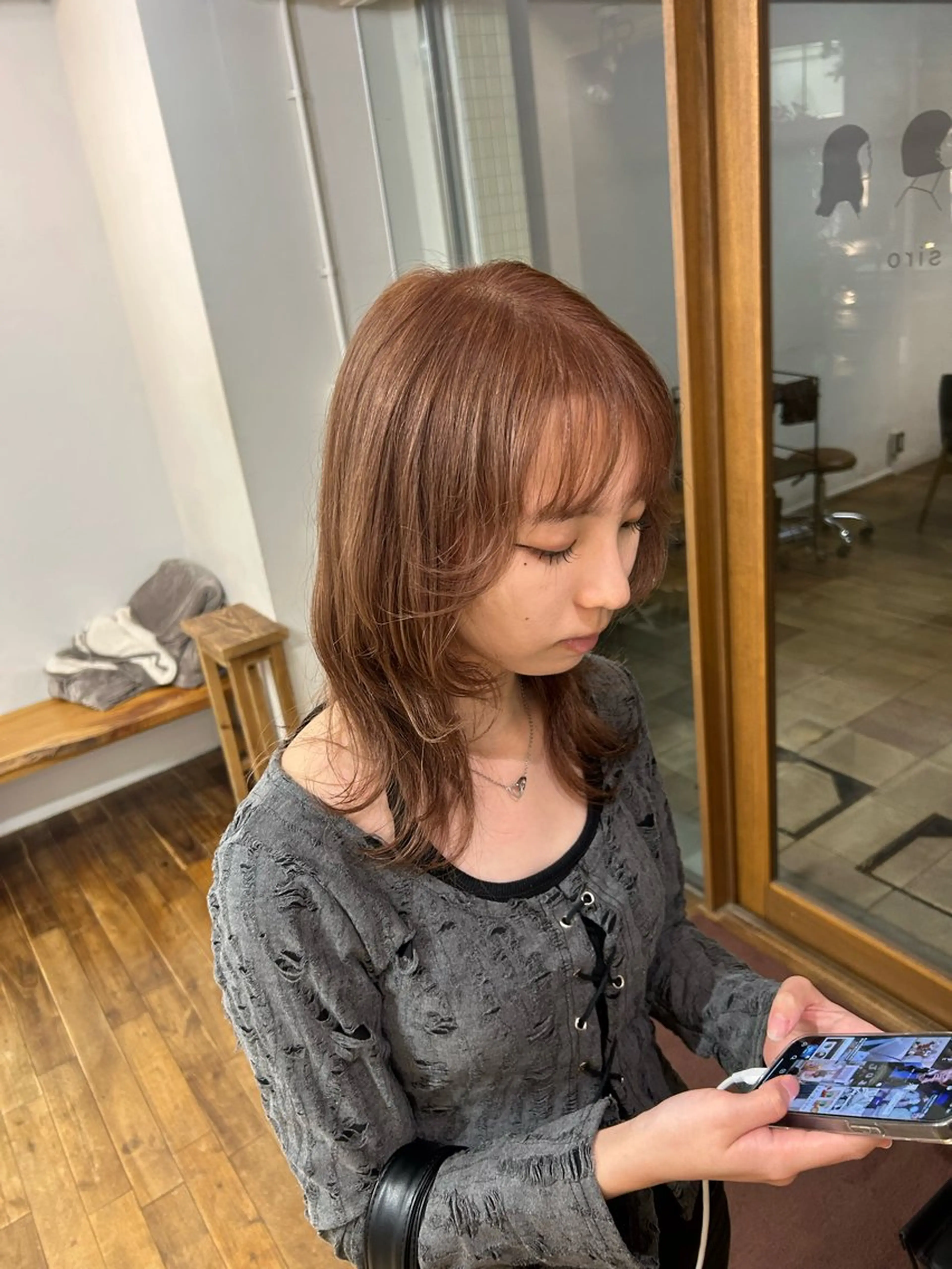 ロング カラー ベージュカラー ピンクカラー ピンクベージュ ヘアカラー 大阪デザインカラー/ カットモデル募集のヘアスタイル