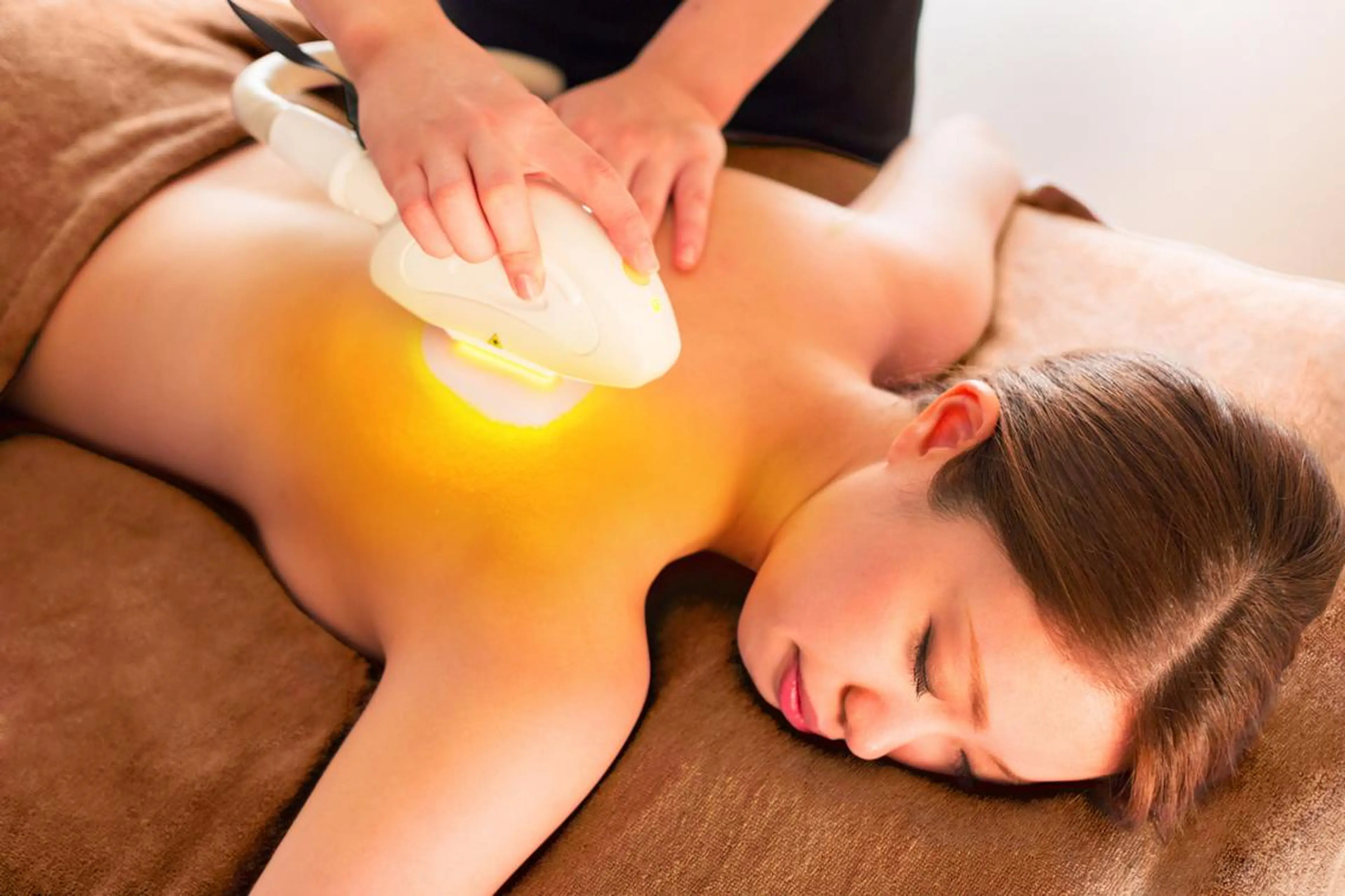 【ボディ105分￥4900】　むくみ解消/ハリ感ある身体へミラセル照射全身×パワーツリーの写真