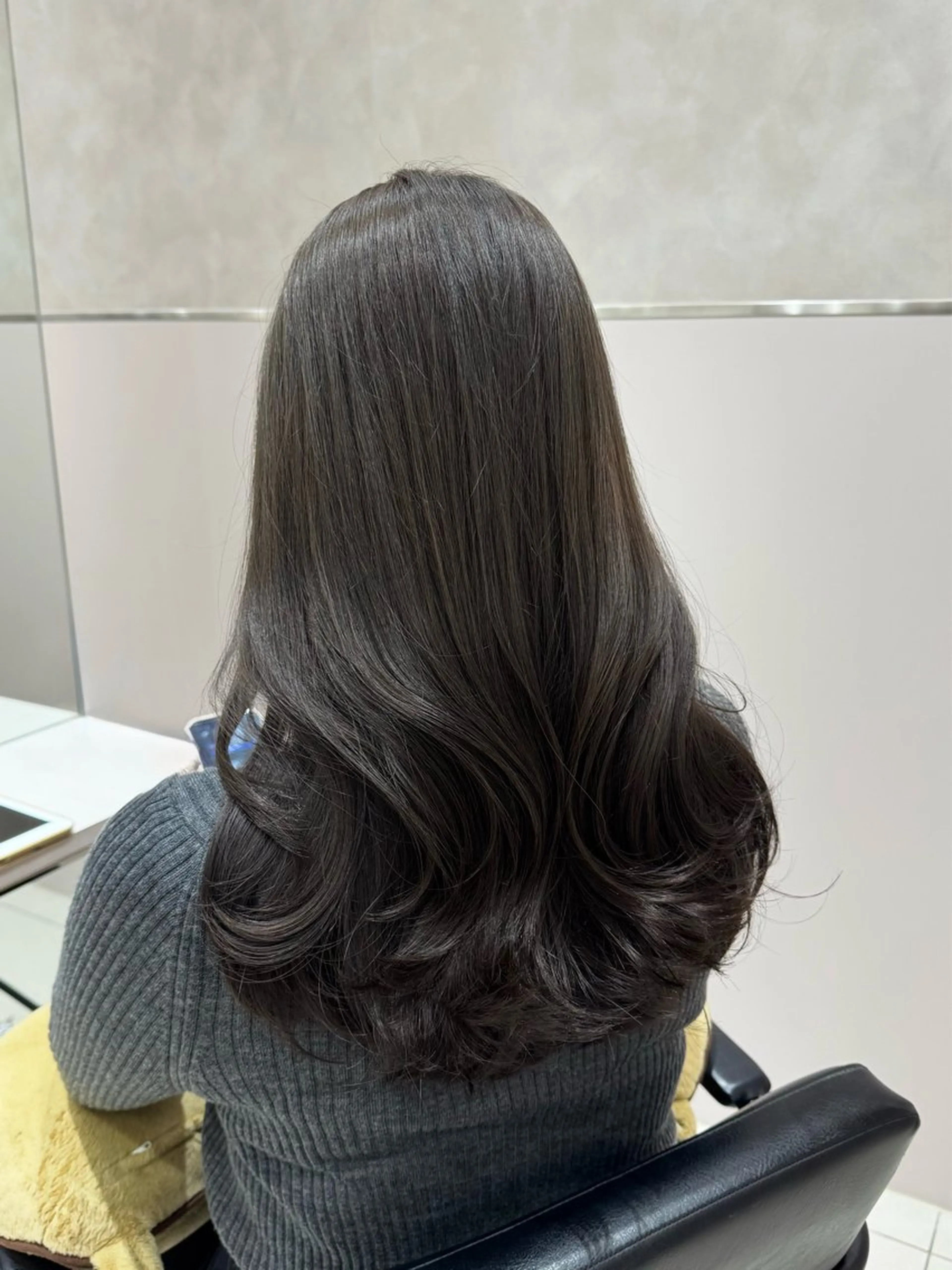 ロング カラー アッシュ アッシュグレー アッシュグレージュ 透明感カラー グレージュ カット ヘアカラー トリートメント 佐藤 悠衣/透明感 カラー/似合わせ前髪のヘアスタイル