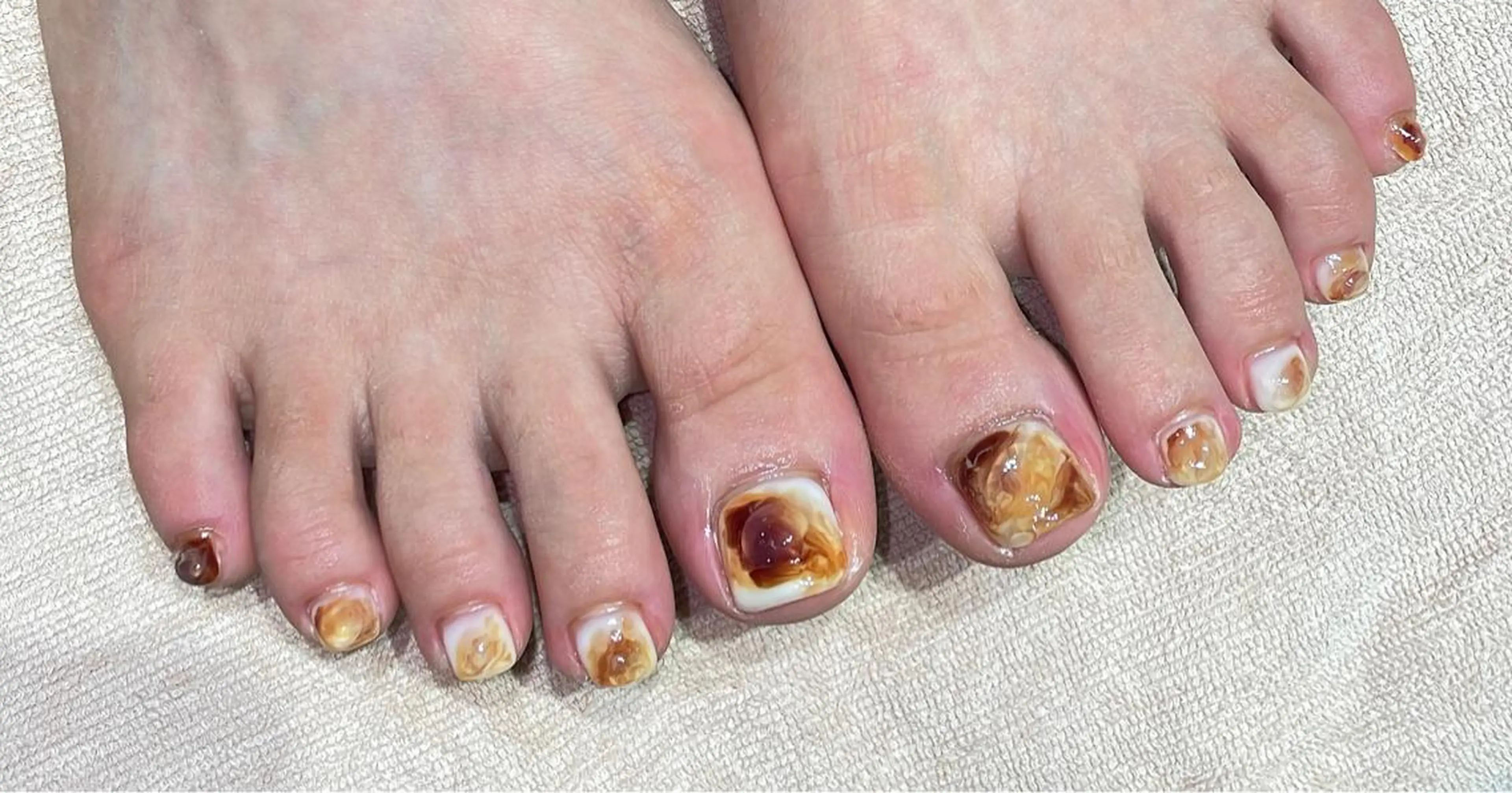 ネイル フットネイル VIERU 🌈🎀💖のネイルデザイン