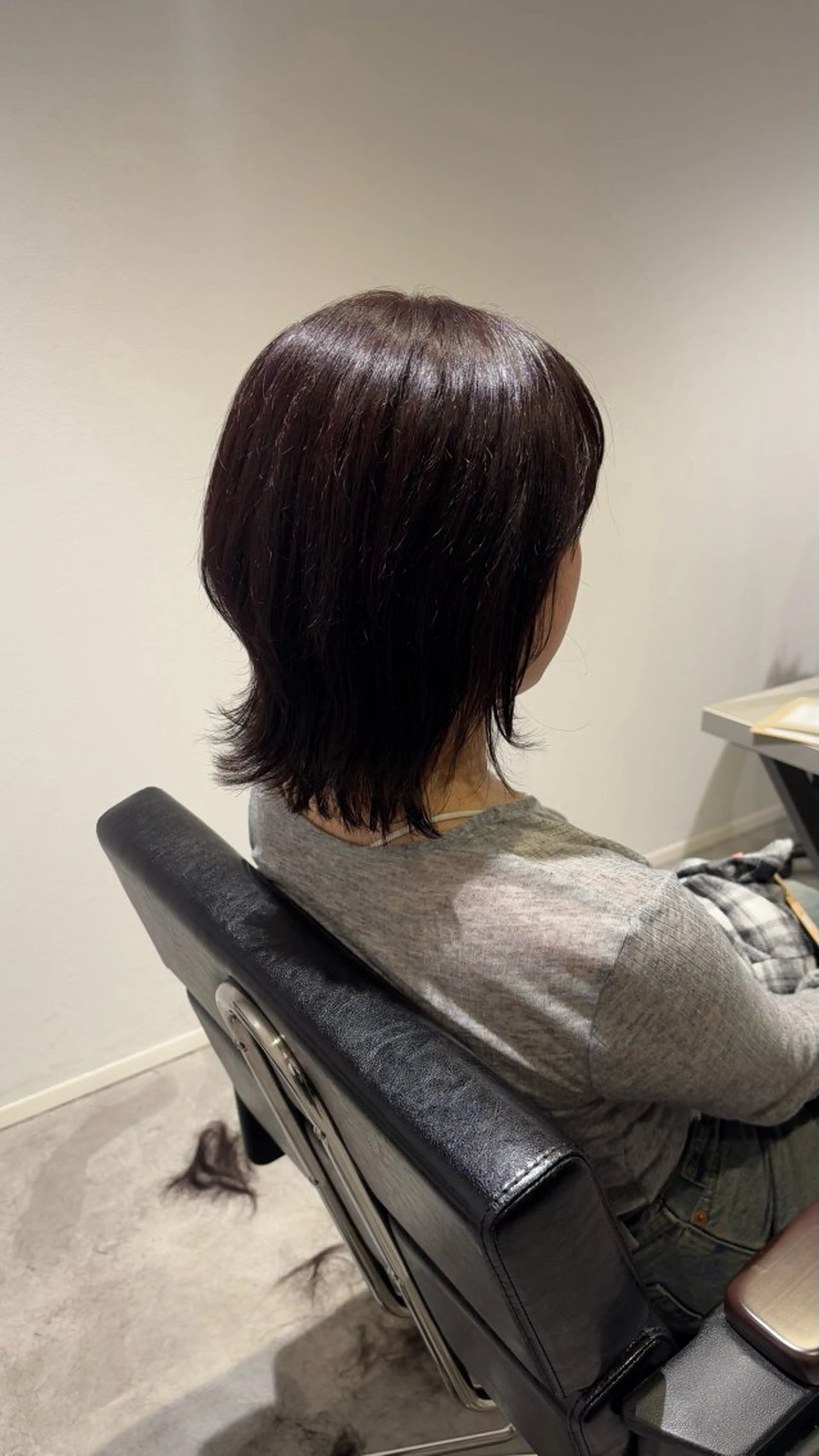 ミディアム ボブ ウルフカット ウルフボブ カット ヘアカラー YURINO /ボブ ベージュ/ハイトーンのヘアスタイル