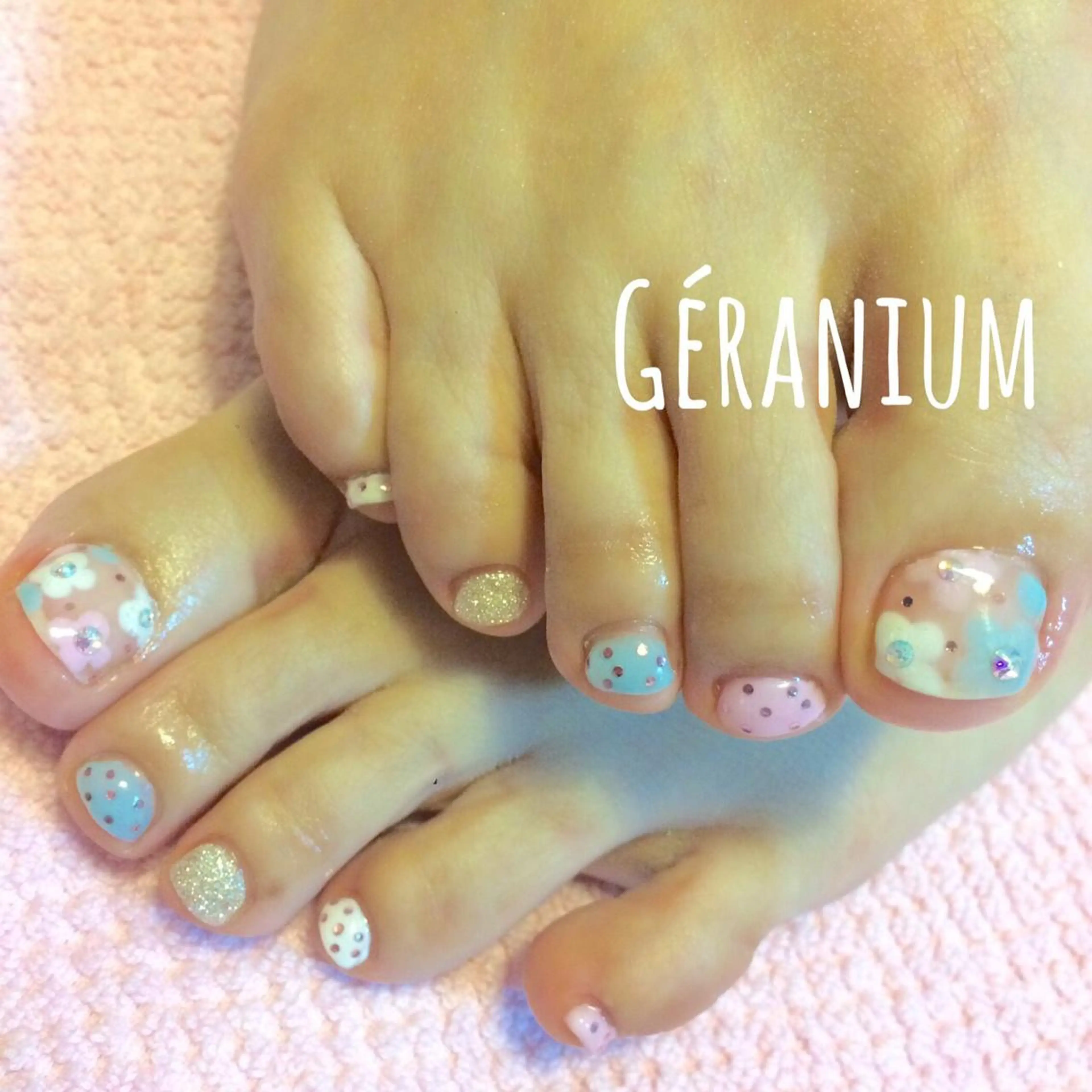ネイル フットネイル ガーリー GéRanium Harukaのネイルデザイン