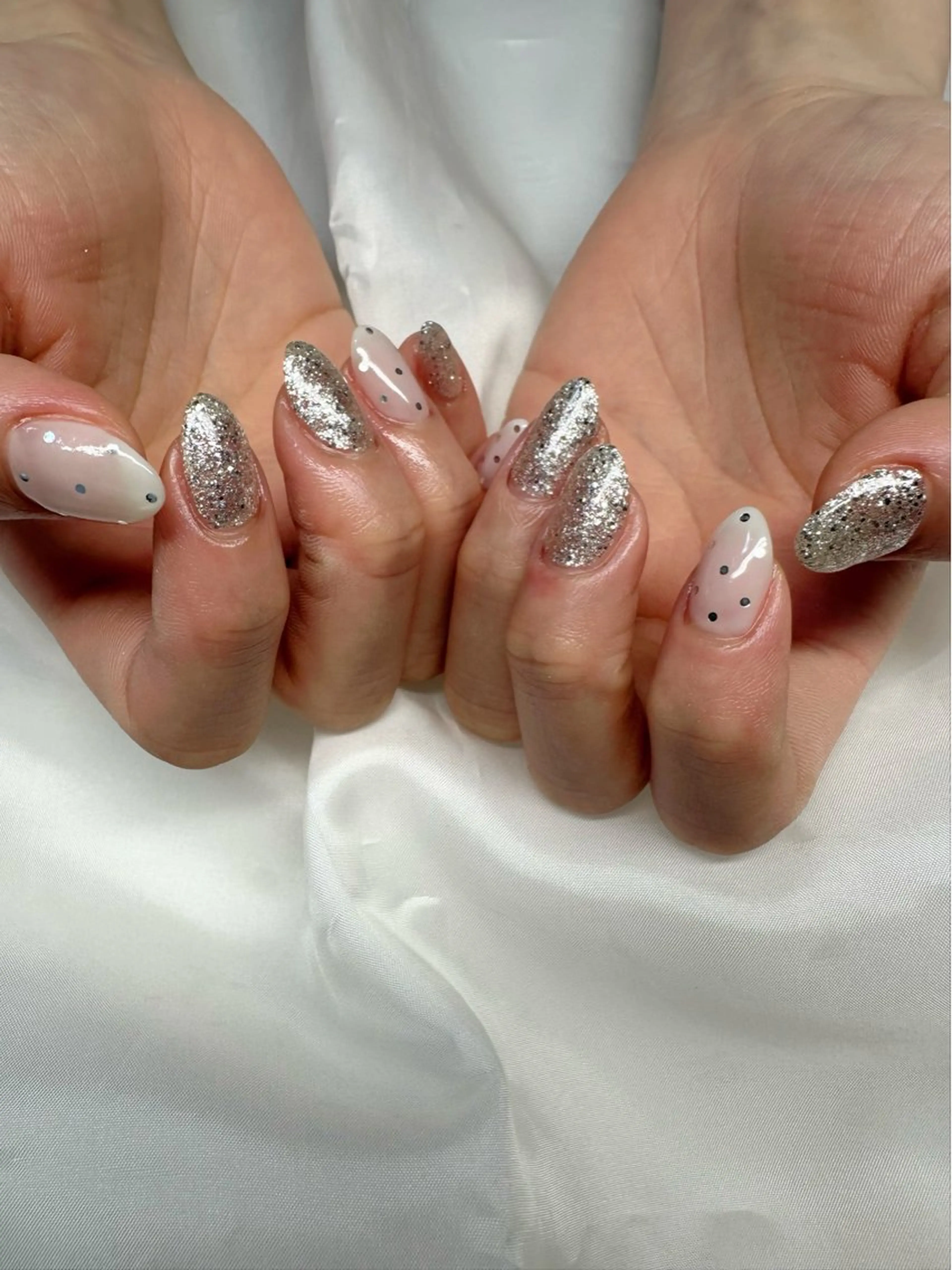 ネイル クリアネイル ドット 氷ネイル・うるうるネイル 韓国ネイル ラメ(グリッター) 🪞KAPE NAIL 🪞のネイルデザイン