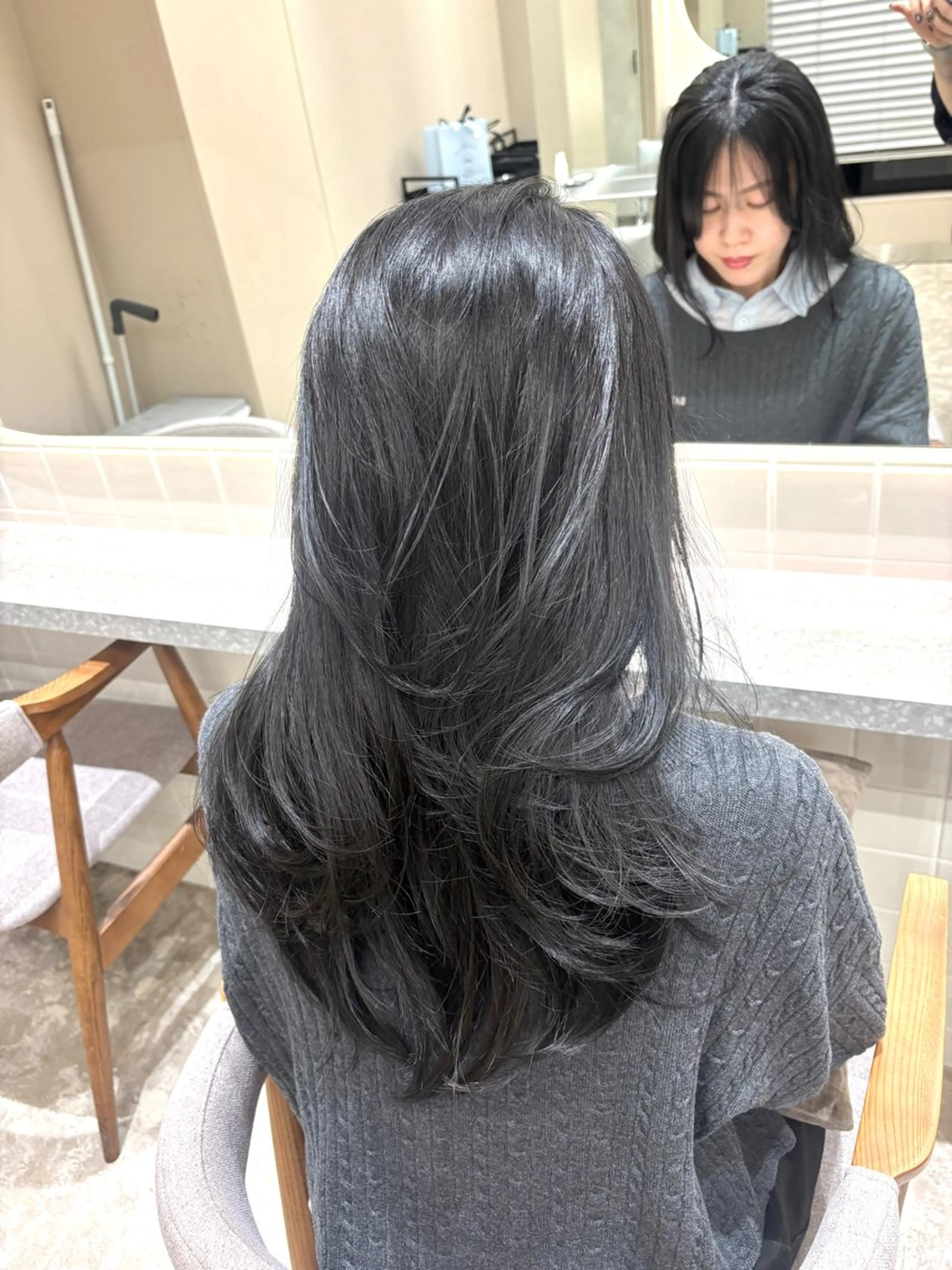 ロング カット ヘアカラー コトネ🫧 韓国風レイヤーカットのヘアスタイル