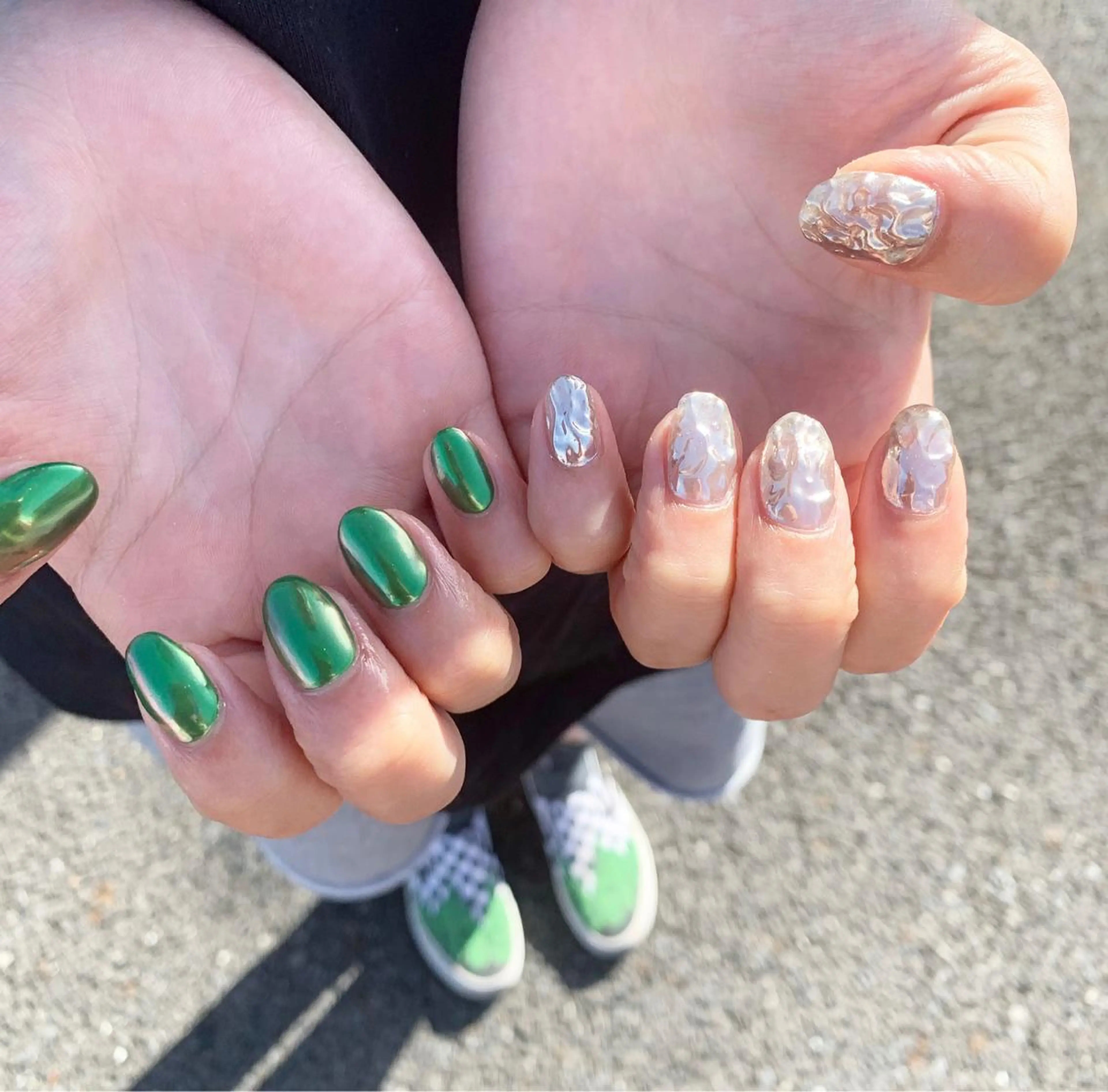 ネイル オーロラネイル グリーン シンプルネイル 佐藤 穂乃香のネイルデザイン