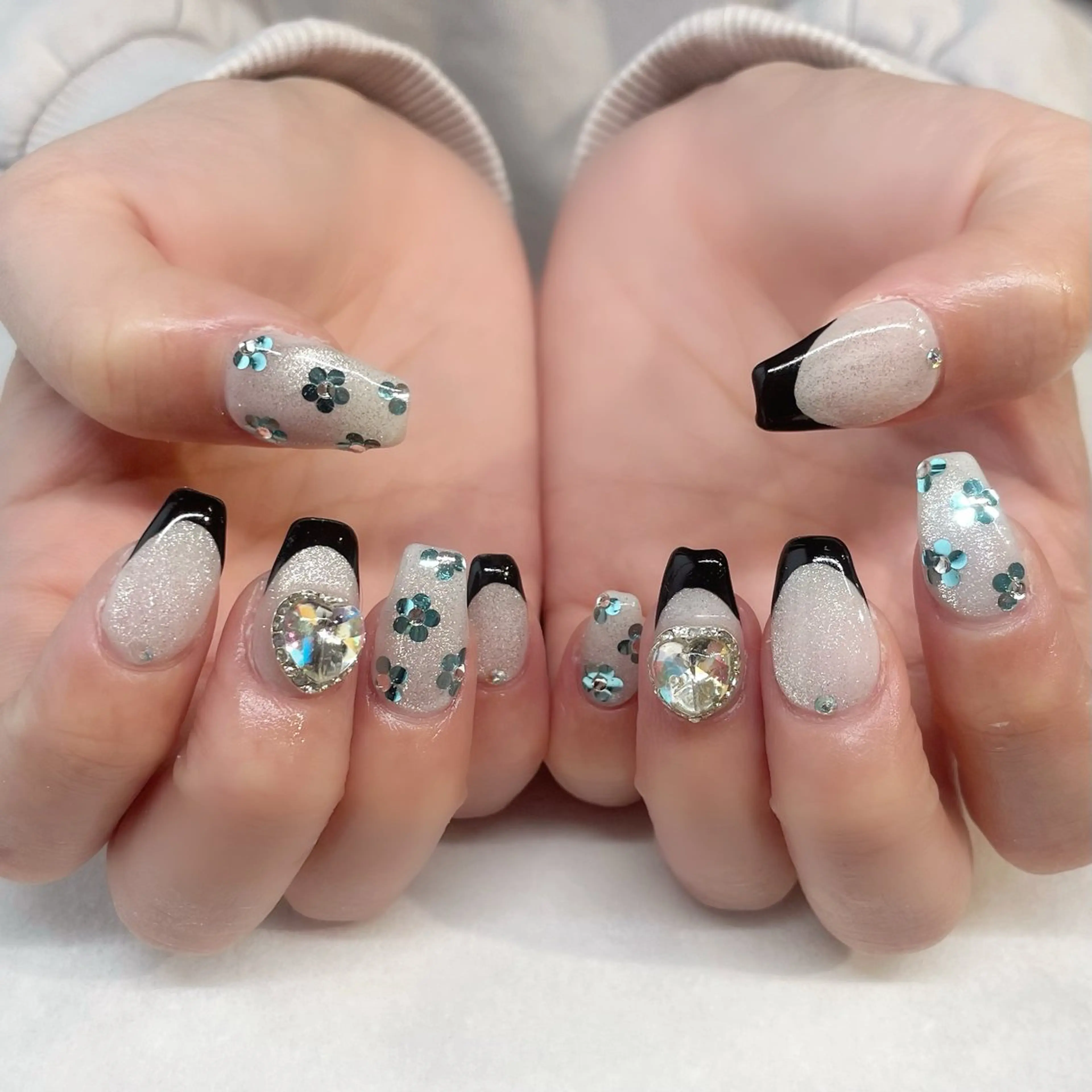 ネイル ハンドネイル 💎🐰 saki. m 🐰💎のネイルデザイン