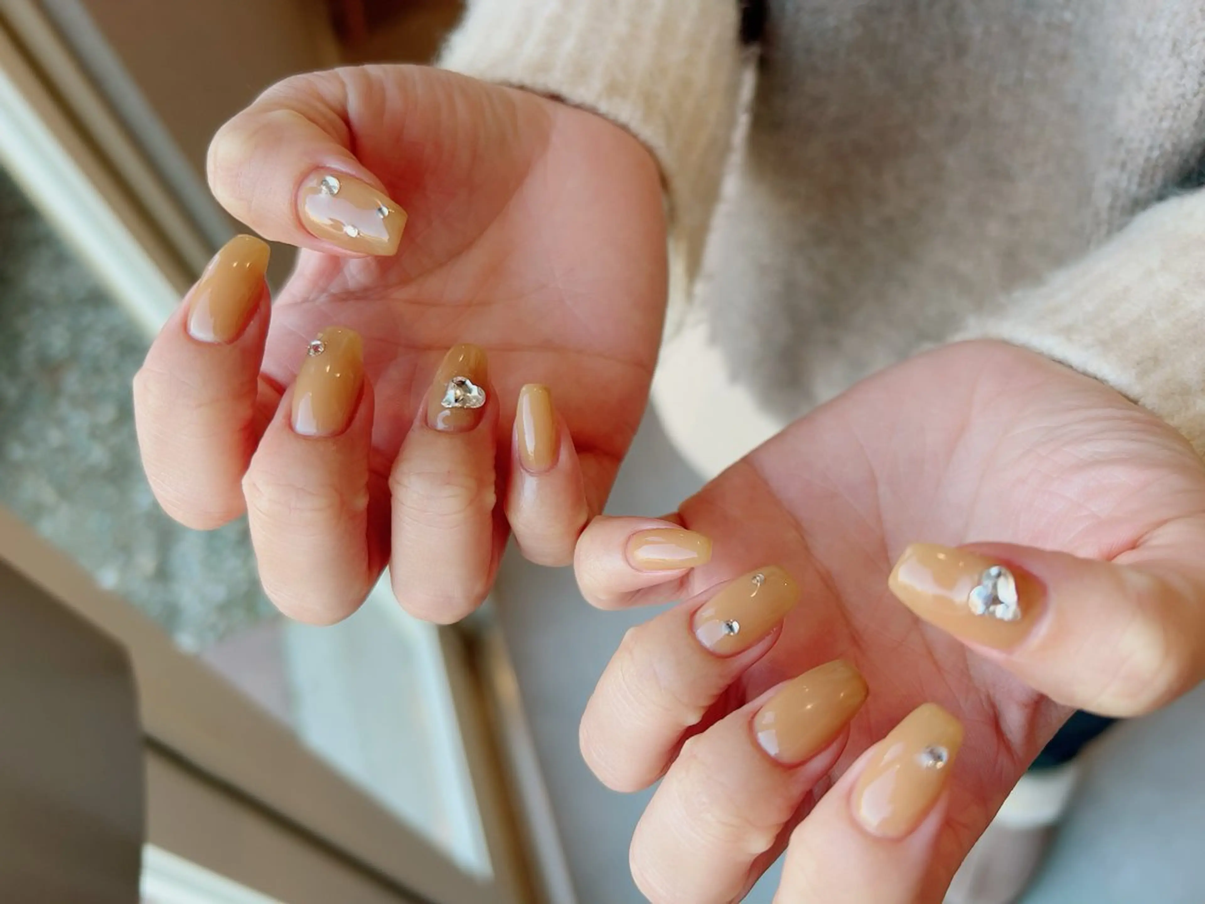 ネイル ストーンネイル ハンドネイル 𝐑𝐞𝐯𝐢𝐨 ___堺市西区のマツエク・マツパデザイン