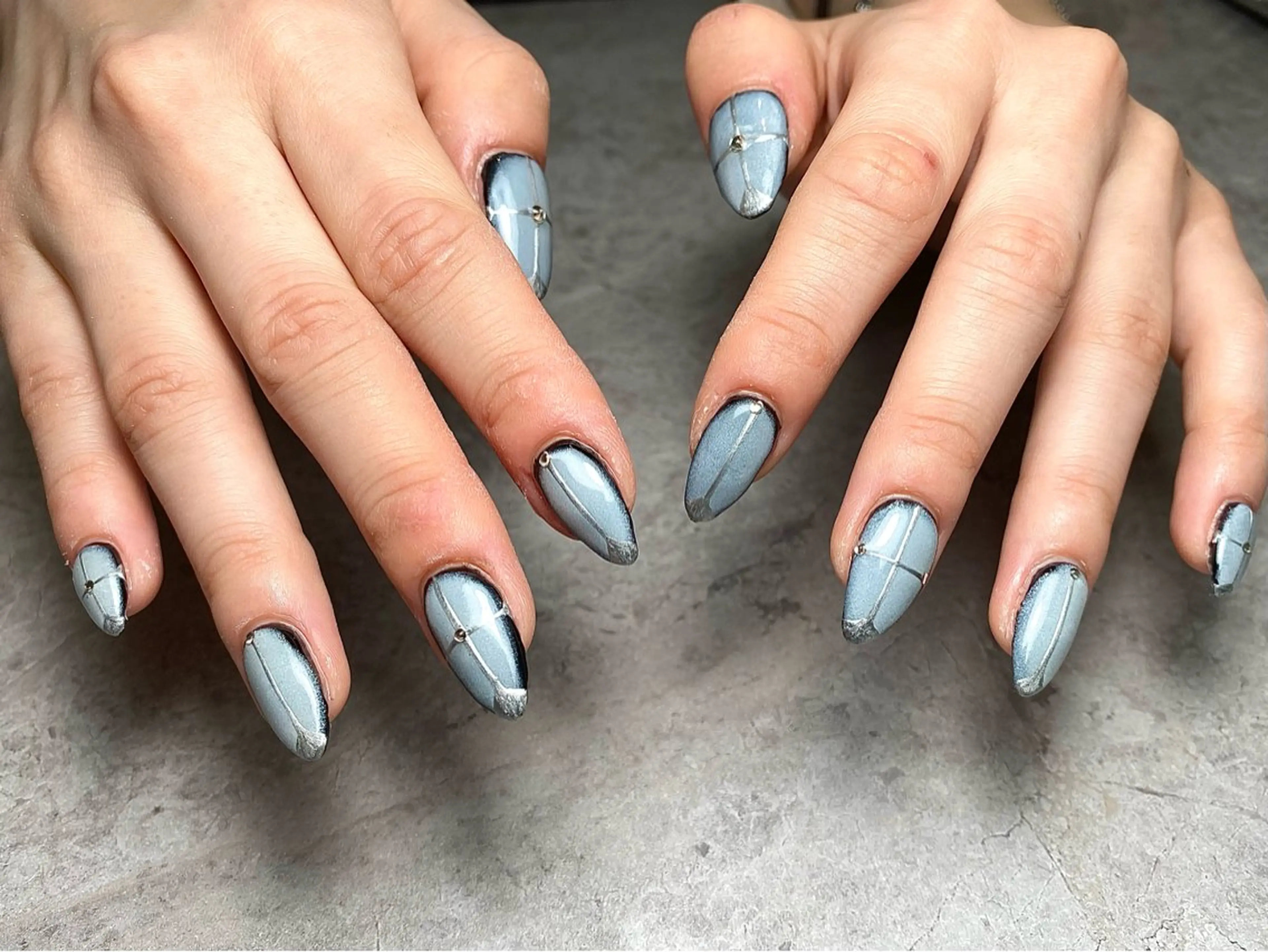 ネイル 個性派/ちゅるん/ モチ好評◎｜MIKIのネイルデザイン