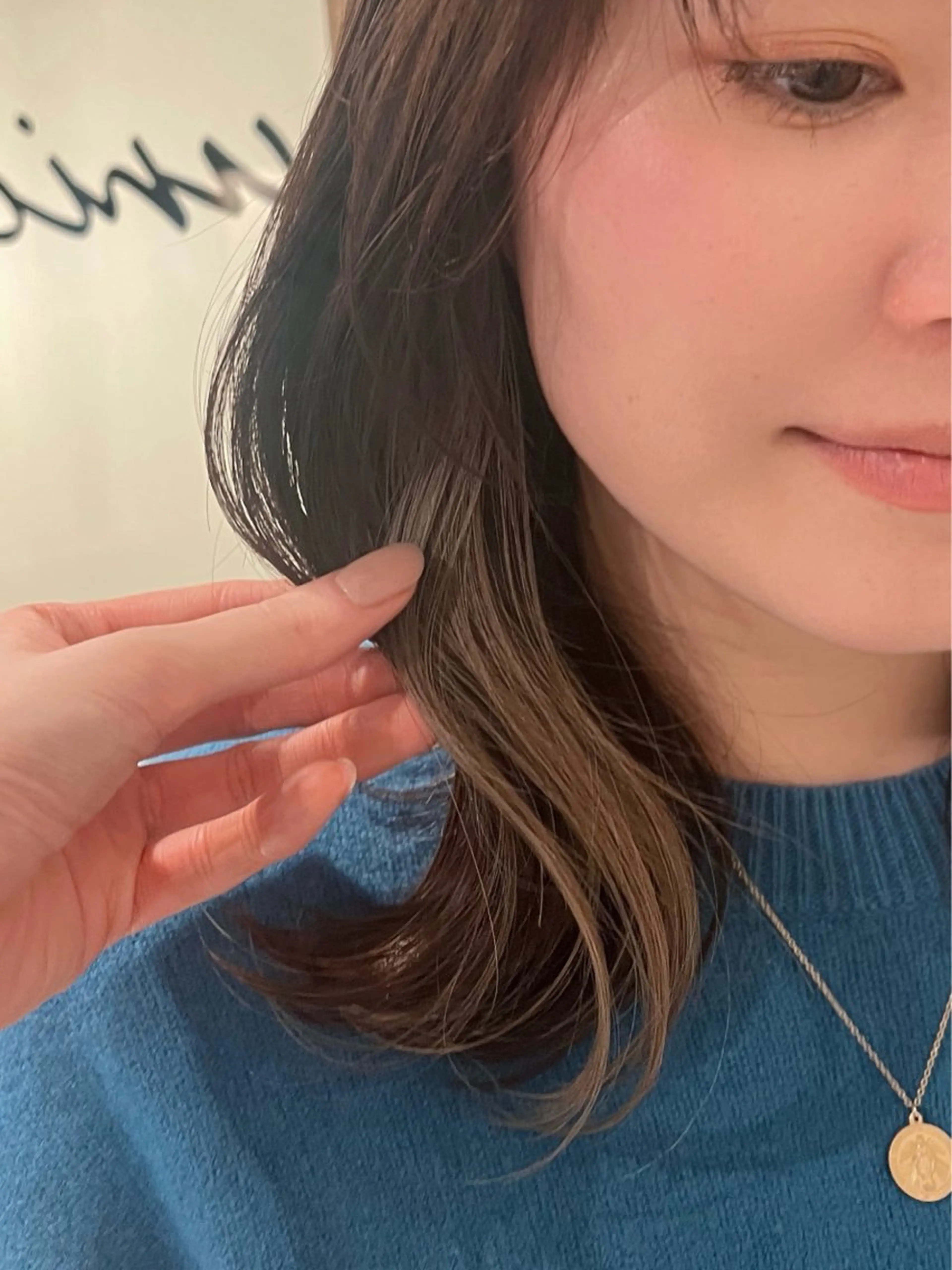 セミロング カラー イヤリングカラー ヘアカラー 工藤 梨花のヘアスタイル