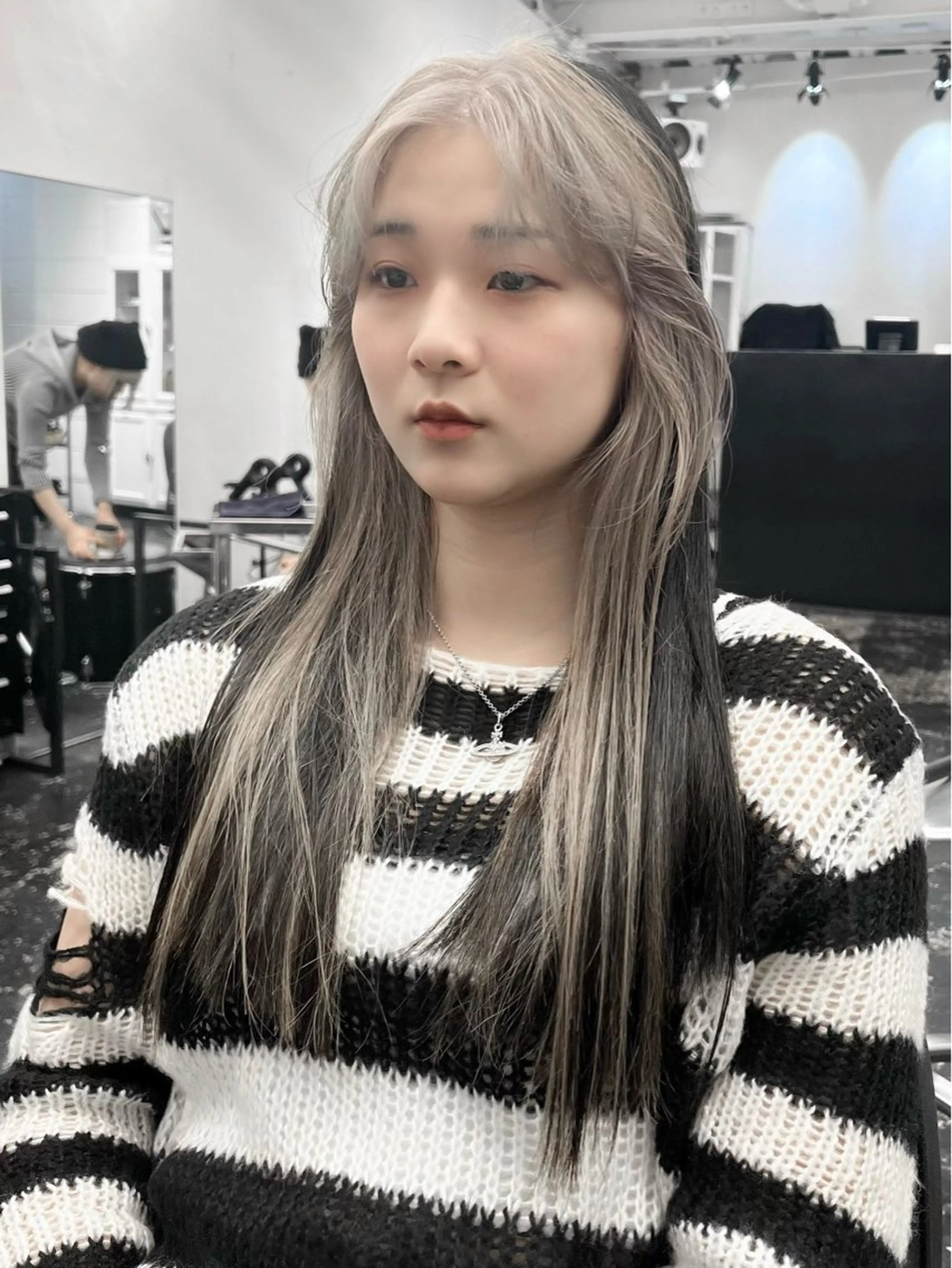 セミロング カラー アッシュ ベージュカラー ブリーチ ブロンド ケアブリーチ ヘアカラー トリートメント HARU//原宿🤍 リピート率NO.1のヘアスタイル