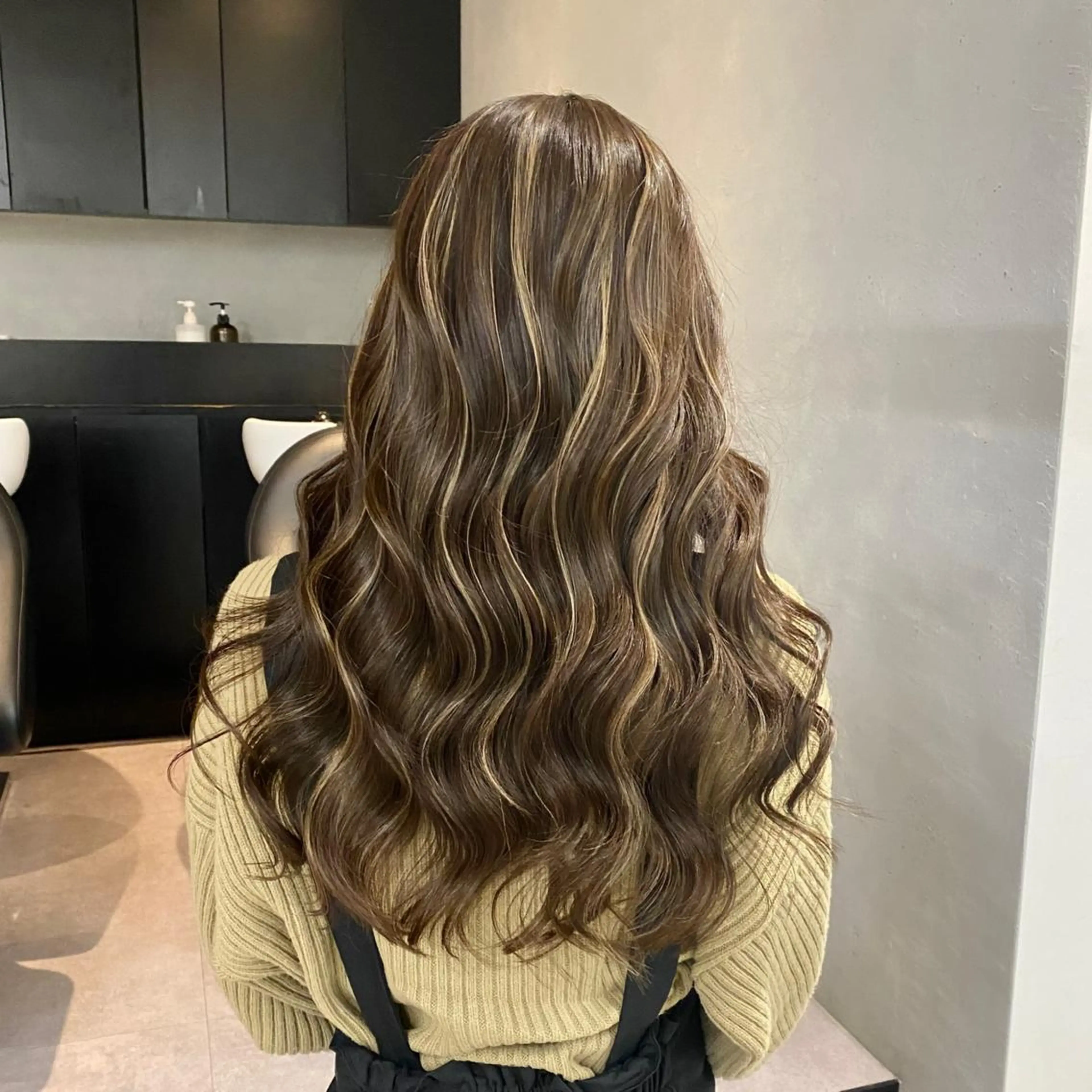 ✨ケアブリーチ使用✨人気No1‼️ダメージレスハイライトカラー＋カットの写真