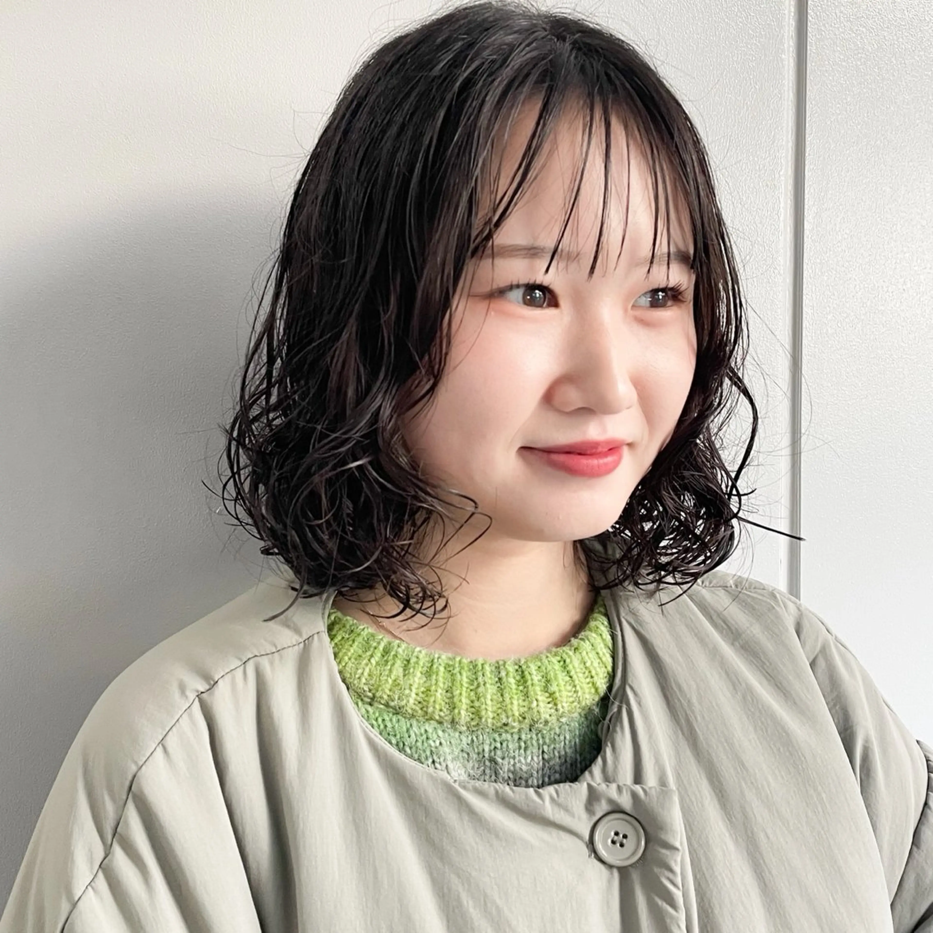 ミディアム パーマ ミディアムパーマ ボブ レイヤーカット 金本麗美 ボブパーマ グレージュ/オリーブのヘアスタイル