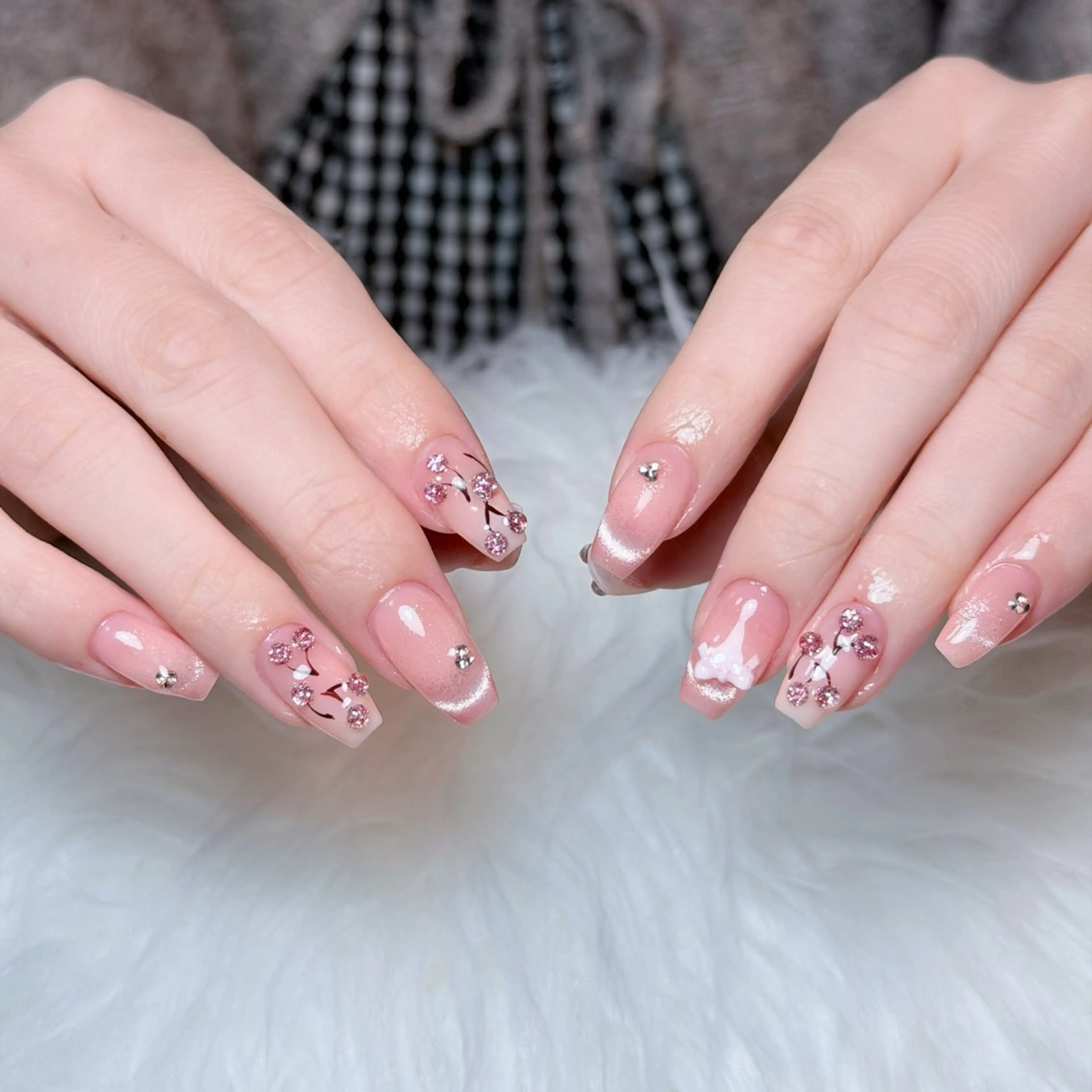 ネイル チークネイル ドット フレンチネイル グラデーション ハート ハンドネイル Julli NailStudioのネイルデザイン