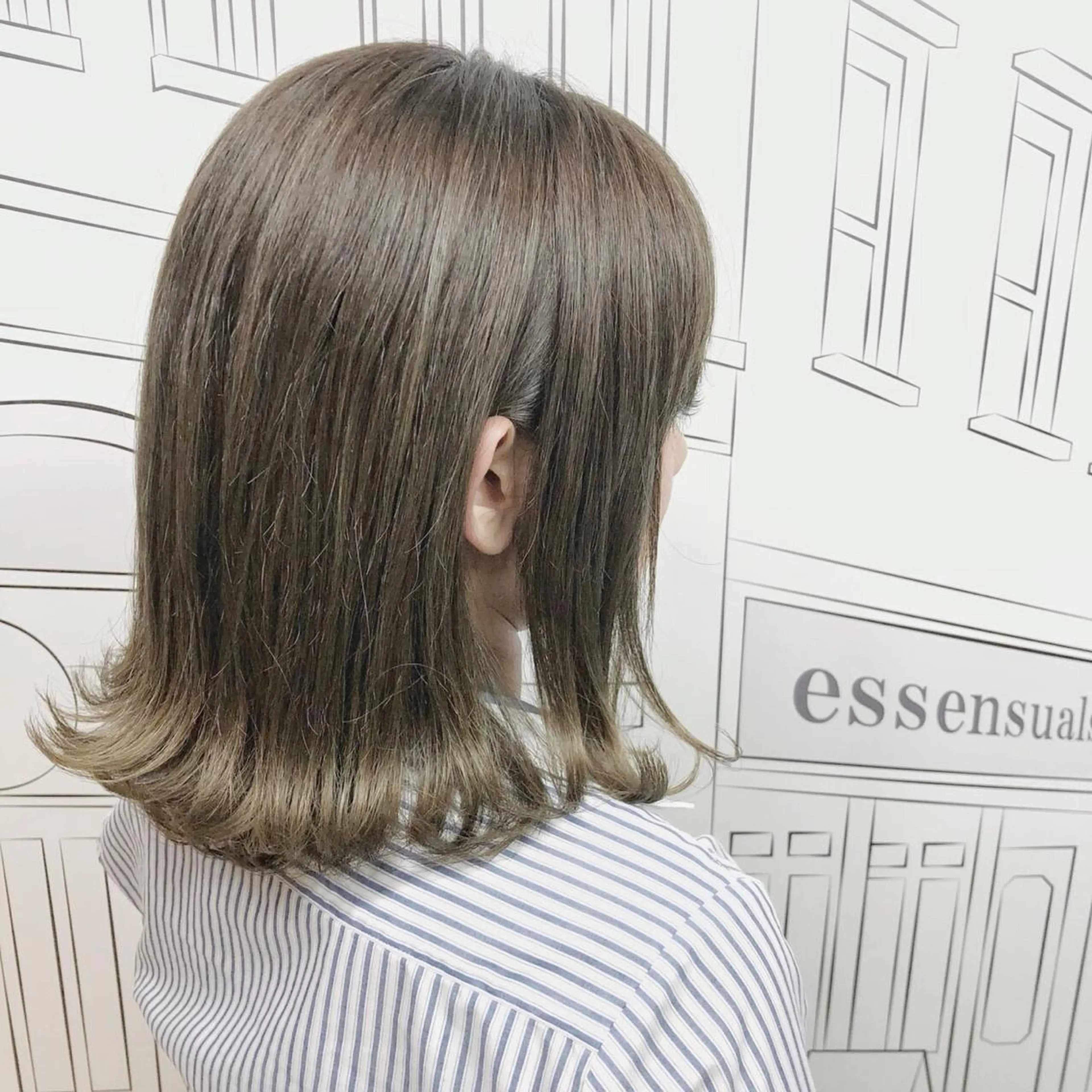 ミディアム カラー ベージュカラー イルミナカラー 外国人風カラー TOMOKA 艶髪/透明感カラーのヘアスタイル