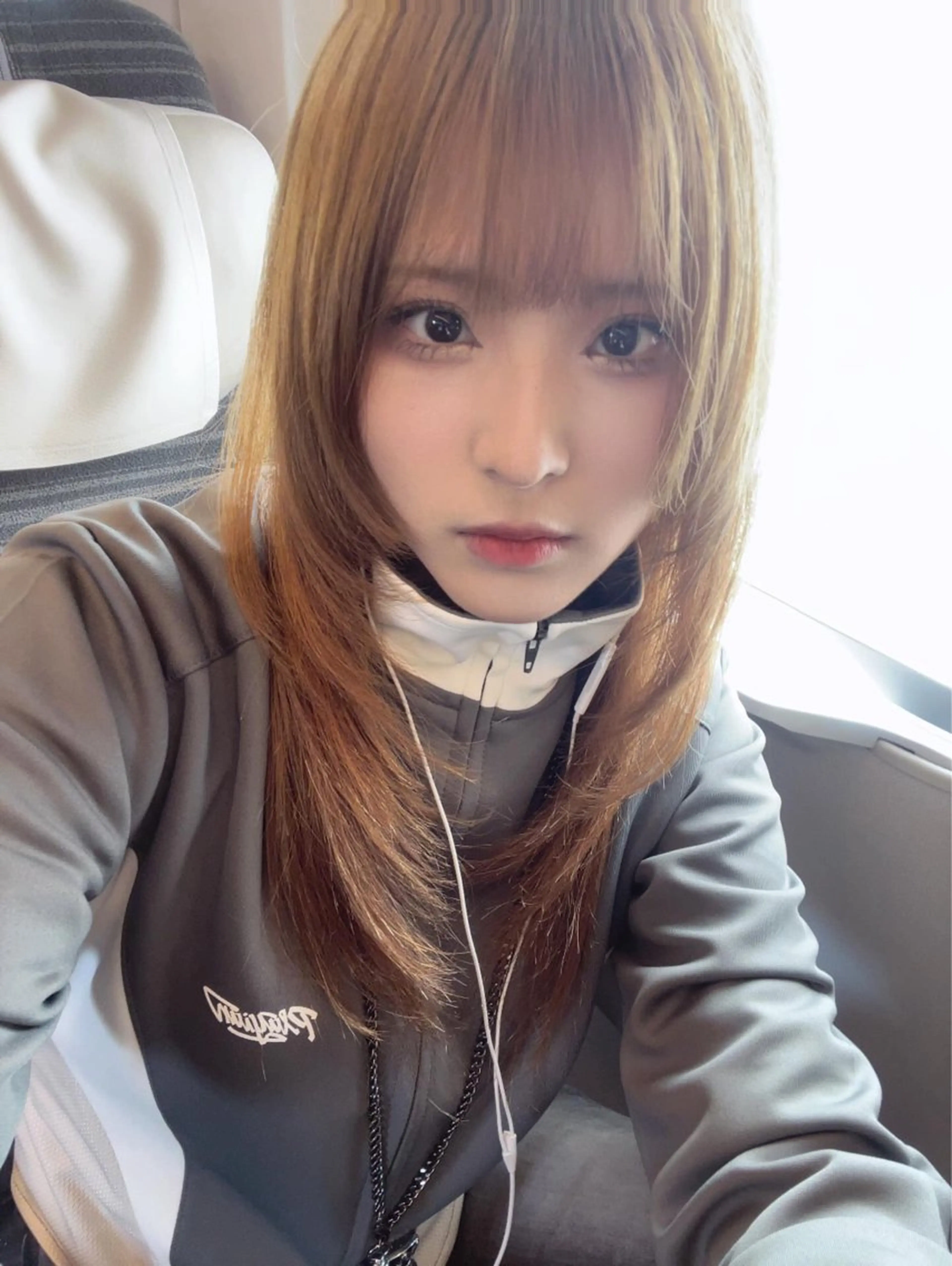 セミロング ハイレイヤー レイヤーカット ホワイト&レイヤーカ ットエクステ長畠俊輔のヘアスタイル