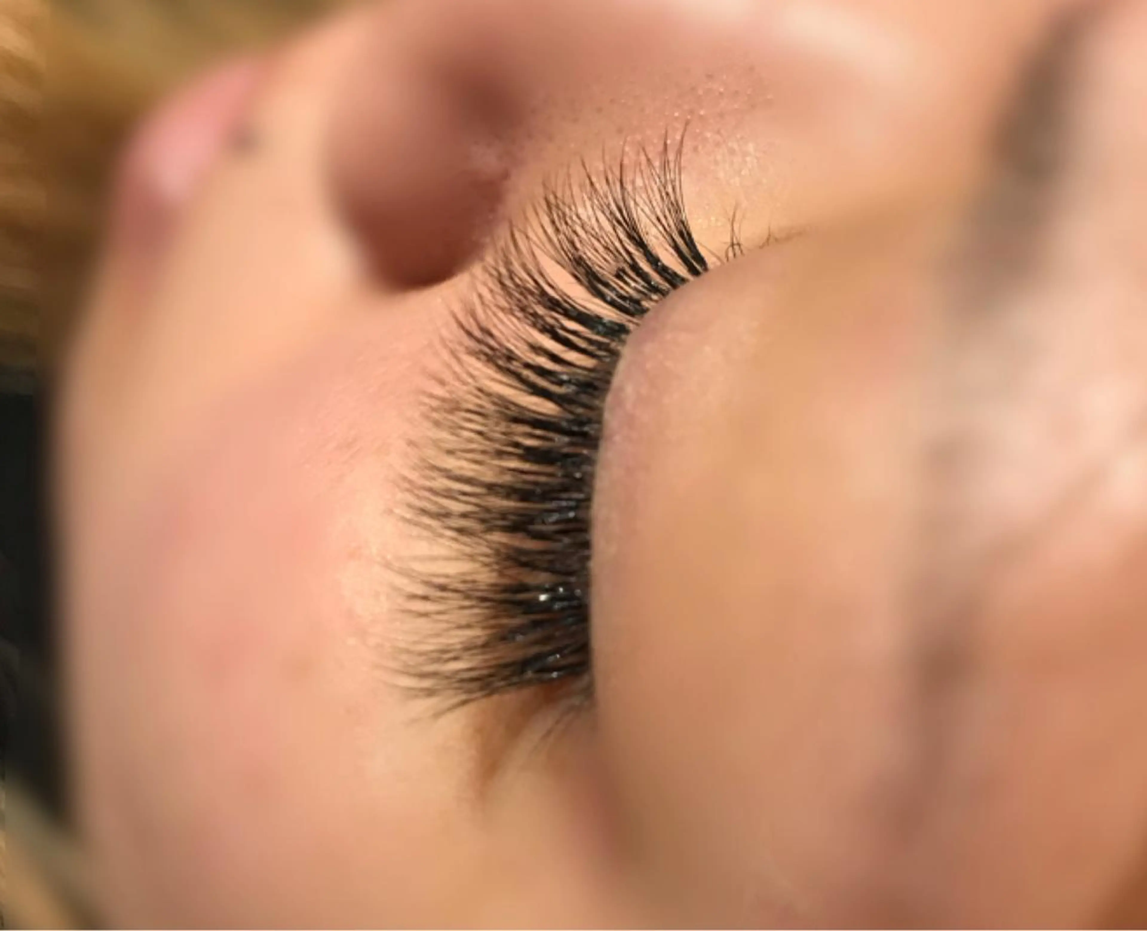 マツエク・マツパ 付け放題 ボリュームラッシュ 竹内 望博のヘアスタイル