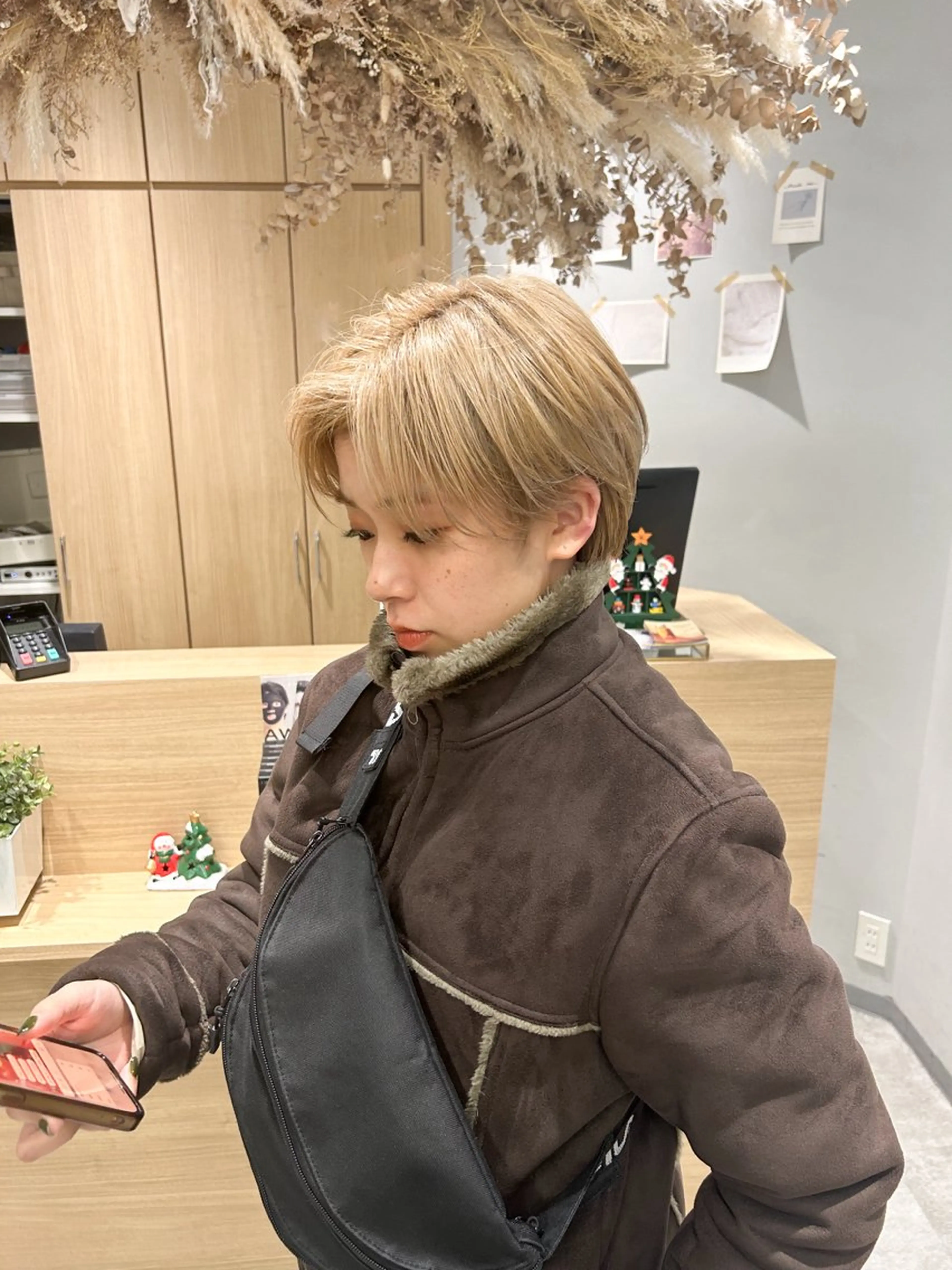 ショート カラー ブリーチ ブロンド ショートヘア うざバング ウルフカット 韓国ヘア×レイヤー カット/上田丈也のヘアスタイル